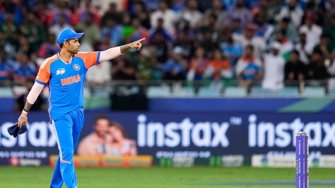 നേരത്തെ ഏകദിന ക്രിക്കറ്റിനെക്കുറിച്ച് അത്ര ചിന്തിച്ചിരുന്നില്ലെന്നും താരം വെളിപ്പെടുത്തി. എന്നാല്‍ ടി20യിലെയും, ഏകദിനത്തിലെയും പന്തിന് ഒരേ നിറമാണ്. ജഴ്‌സിയും ഏതാണ്ട് ഒരുപോലെയാണെന്നും താരം പറഞ്ഞു (Image Credits: PTI)