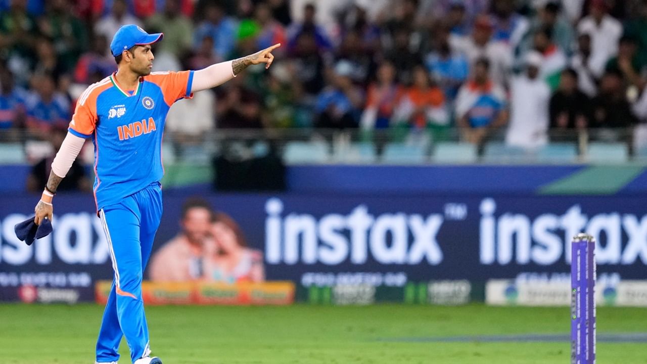 ഈ വര്‍ഷം 12 ടി20 സൂര്യകുമാര്‍ യാദവ് ഇന്ത്യയ്ക്കായി കളിച്ചു. ഒരു അര്‍ധ ശതകം പോലും നേടാനായില്ല. ഏഷ്യാ കപ്പ് ഗ്രൂപ്പ് ഘട്ടത്തില്‍ പാകിസ്ഥാനെതിരെ നേടിയ 47 റണ്‍സാണ് ഉയര്‍ന്ന സ്‌കോര്‍ (Image Credits: PTI)