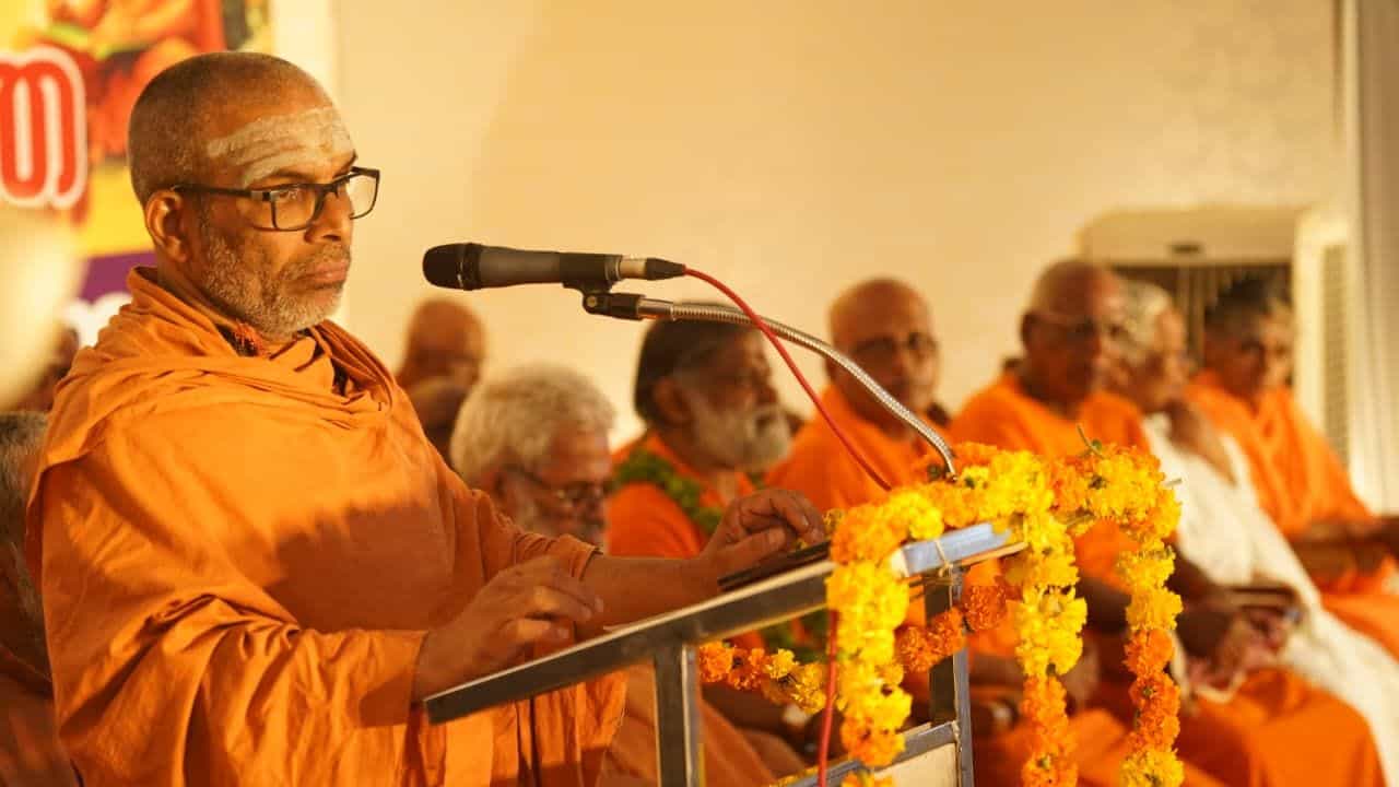 Swami Chidananda Puri: ഹിന്ദുക്കള്‍ ജനസംഖ്യ വര്‍ധിപ്പിക്കണം, മൂന്നില്‍ കുറയാത്ത കുട്ടികള്‍ വേണം, നാലുണ്ടായാല്‍ ഒരു കുട്ടിയെ സന്യാസിയാക്കണം