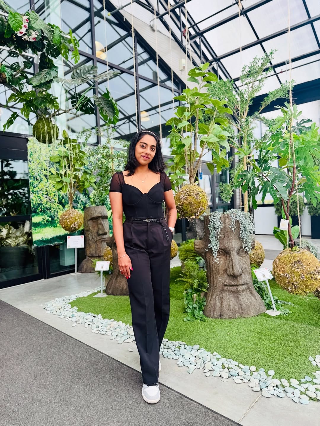 പലരും കാര്യം അന്വേഷിച്ച് മെസേജ് അയക്കുന്നുണ്ടെന്നും വയ്യാത്തതുകൊണ്ടാണ് വീഡിയോ ഇടാത്തെതെന്നാണ് തൻവി പറയുന്നത്. പിന്നാലെ പ്ര​ഗ്നൻസി ടെസ്റ്റ് ചെയ്യുന്നതിന്റേയും കുടുംബവുമായും ബന്ധുക്കളുമായും സന്തോഷം പങ്കിടുന്നതിന്റെ വീഡിയോയുമെല്ലാം വ്ലോ​ഗിൽ ഉൾപ്പെടുത്തിയിട്ടുണ്ട്. 