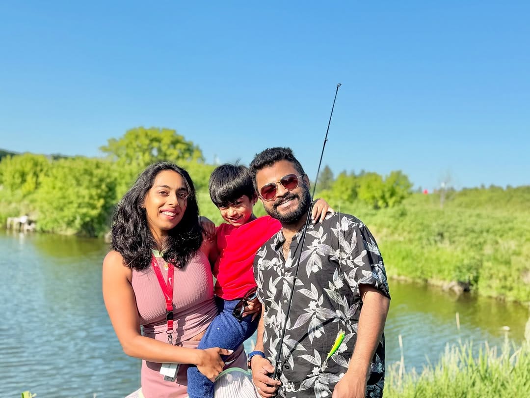 വീണ്ടും അമ്മയാകാൻ പോകുന്നുവെന്നാണ് തൻവി പറയുന്നത്. പുതിയ വ്ലോ​ഗിലൂടെയാണ് രണ്ടാമത്തെ പ്ര​ഗ്നൻസി തൻവി റിവീൽ ചെയ്തത്. ഒന്നര മാസത്തിനുശേഷമാണ് പുതിയ ഒരു വീഡിയോ പോസ്റ്റ് ചെയ്യുന്നതെന്നും  ഓണത്തിനാണ് അവസാന വ്ലോ​ഗ് ഇട്ടതെന്നും പറഞ്ഞ തൻവി ഇതിനു  ചില കാരണങ്ങളുണ്ടെന്നാണ് പറയുന്നത്.
