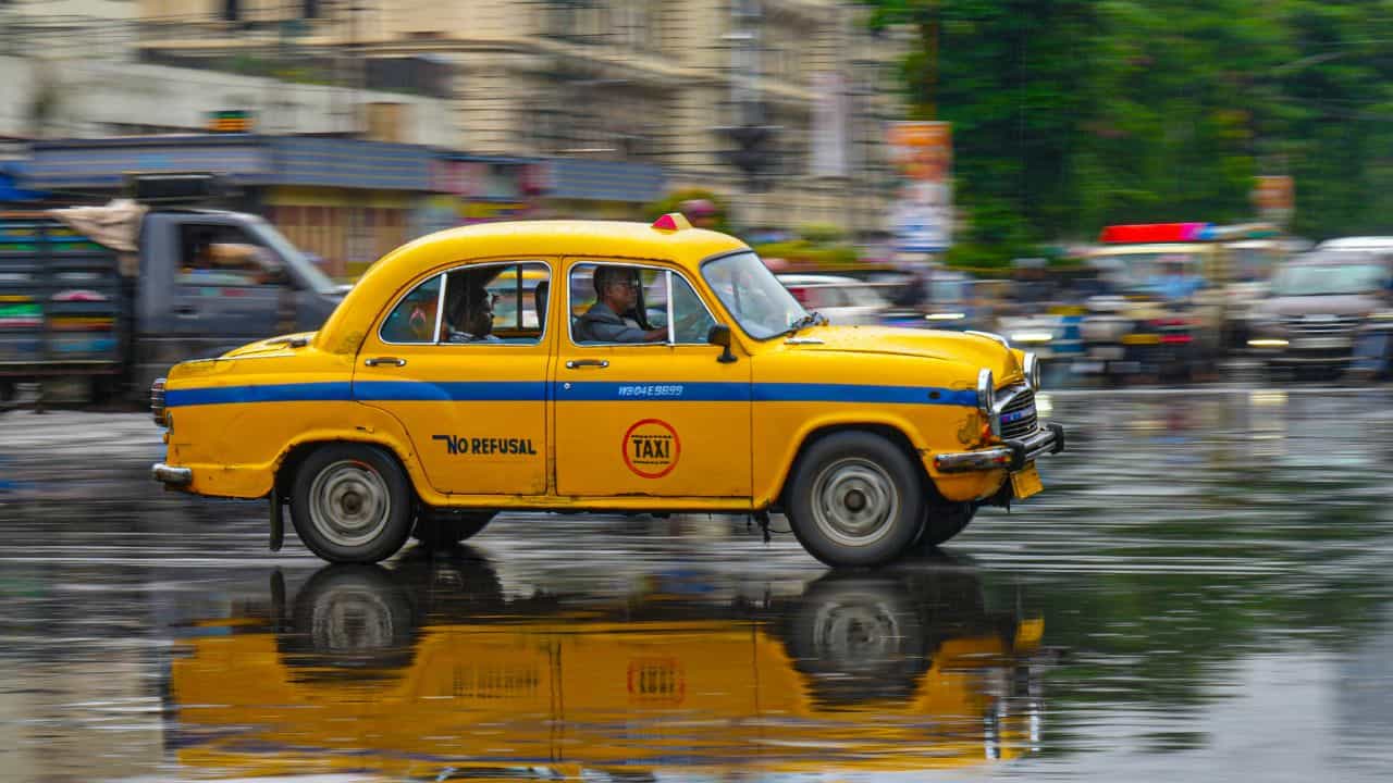 Bengaluru Techie: പകല്‍ ടെക്കി രാത്രി ഡ്രൈവര്‍; ബെംഗളൂരുവില്‍ ടാക്‌സി ഓടിച്ച് എഞ്ചിനീയര്‍മാര്‍