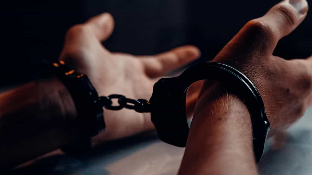 Theft: സ്കൂളിൽ മോഷ്ടിക്കാൻ കയറി വരാന്തയിൽ കിടന്നുറങ്ങി; പിറ്റേന്ന് രാവിലെ മോഷ്ടാവ് പിടിയിൽ