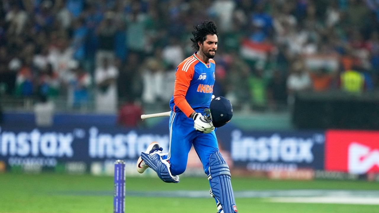 ഒരു മത്സരത്തിനിടെ പേശികള്‍ വലിഞ്ഞു മുറുകിയതിനെ തുടര്‍ന്ന് തന്റെ ഗ്രൗണ്ടില്‍ നിന്ന് ആശുപത്രിയിലേക്ക് കൊണ്ടുപോയിരുന്നു. തന്നെ സമയോചിതമായി പിന്തുണച്ചതിന്‌ ബിസിസിഐയ്ക്കും മുംബൈ ഇന്ത്യൻസ് സഹ ഉടമയായ ആകാശ് അംബാനിക്കും നന്ദി അറിയിക്കുന്നുവെന്നും തിലക് വ്യക്തമാക്കി. താന്‍ ഇക്കാര്യങ്ങള്‍ ആരോടും തുറന്നുപറഞ്ഞിട്ടില്ലെന്നും താരം വെളിപ്പെടുത്തി (Image Credits: PTI)