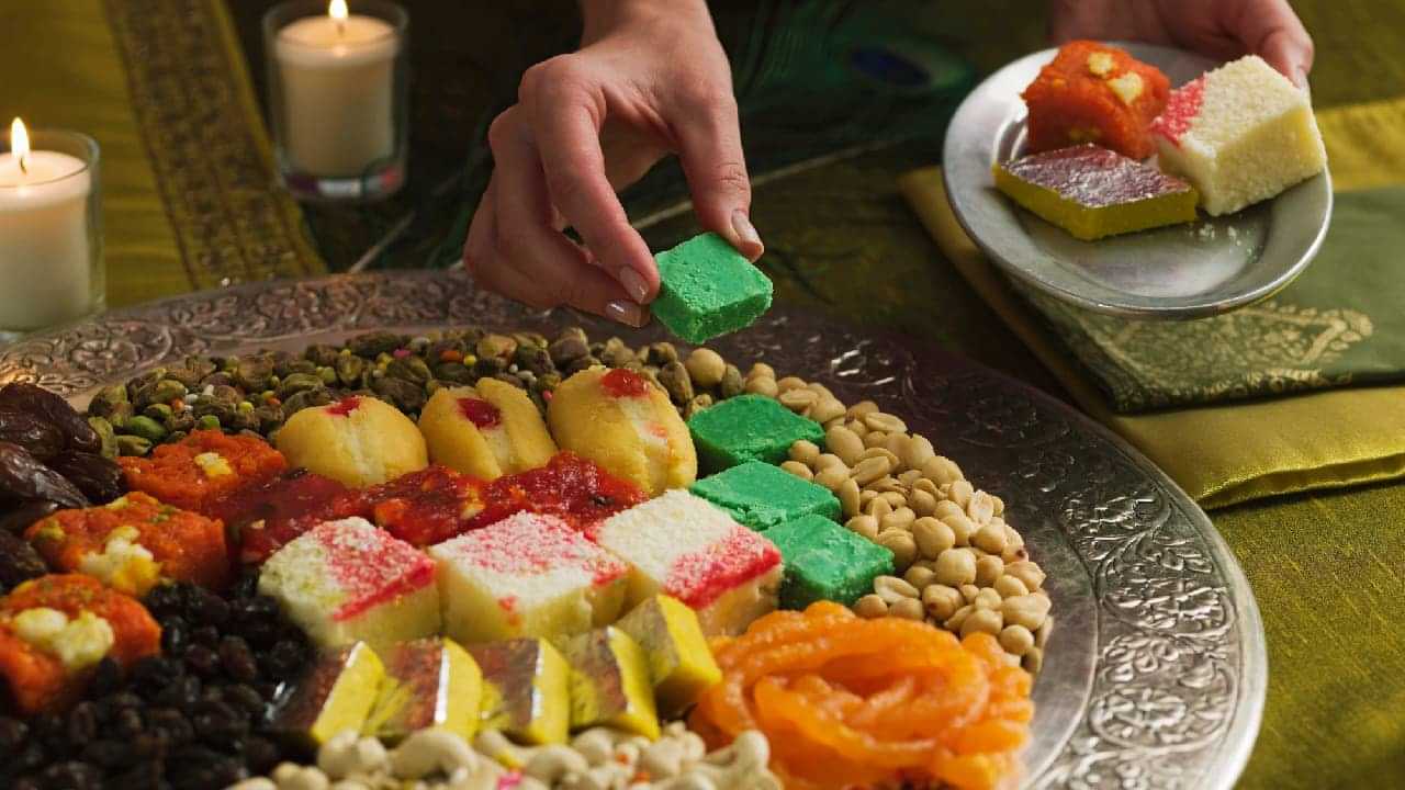 India’s Oldest Sweet Shop: 230 വര്‍ഷം പഴക്കം; ഇന്ത്യയിലെ ഏറ്റവും പഴക്കം ചെന്ന ‌‌പലഹാര കട ഏതാണെന്ന് അറിയുമോ?