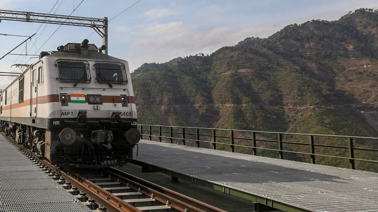 Bengaluru - mumbai New train : പുതിയ ട്രെയിൻ വരുന്നു... ഫാസ്റ്റാകും ഇനി ബെംഗളൂരു - മുംബൈ യാത്ര