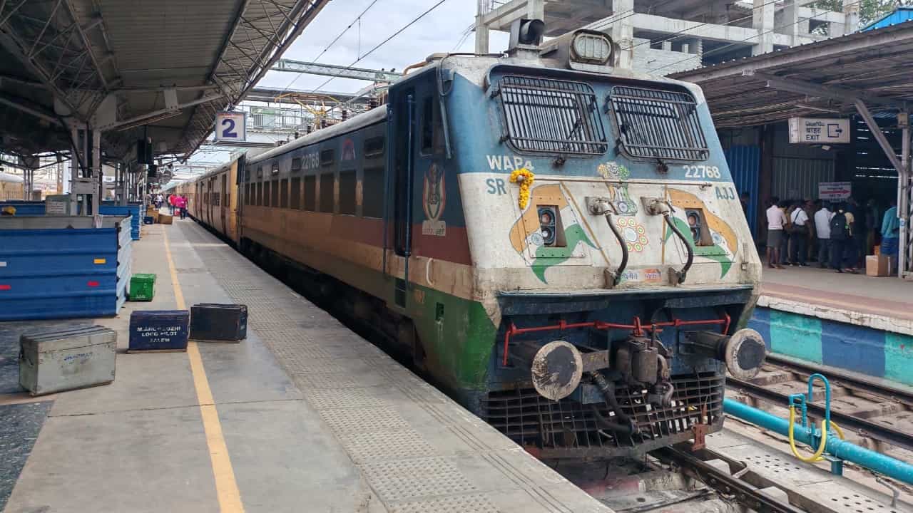 Railway Porter Arrest: റെയിൽവെ സ്റ്റേഷനിൽ വെച്ച് നടിയോട് അപമര്യാദയായി പെരുമാറി; പോര്‍ട്ടര്‍ അറസ്റ്റിൽ