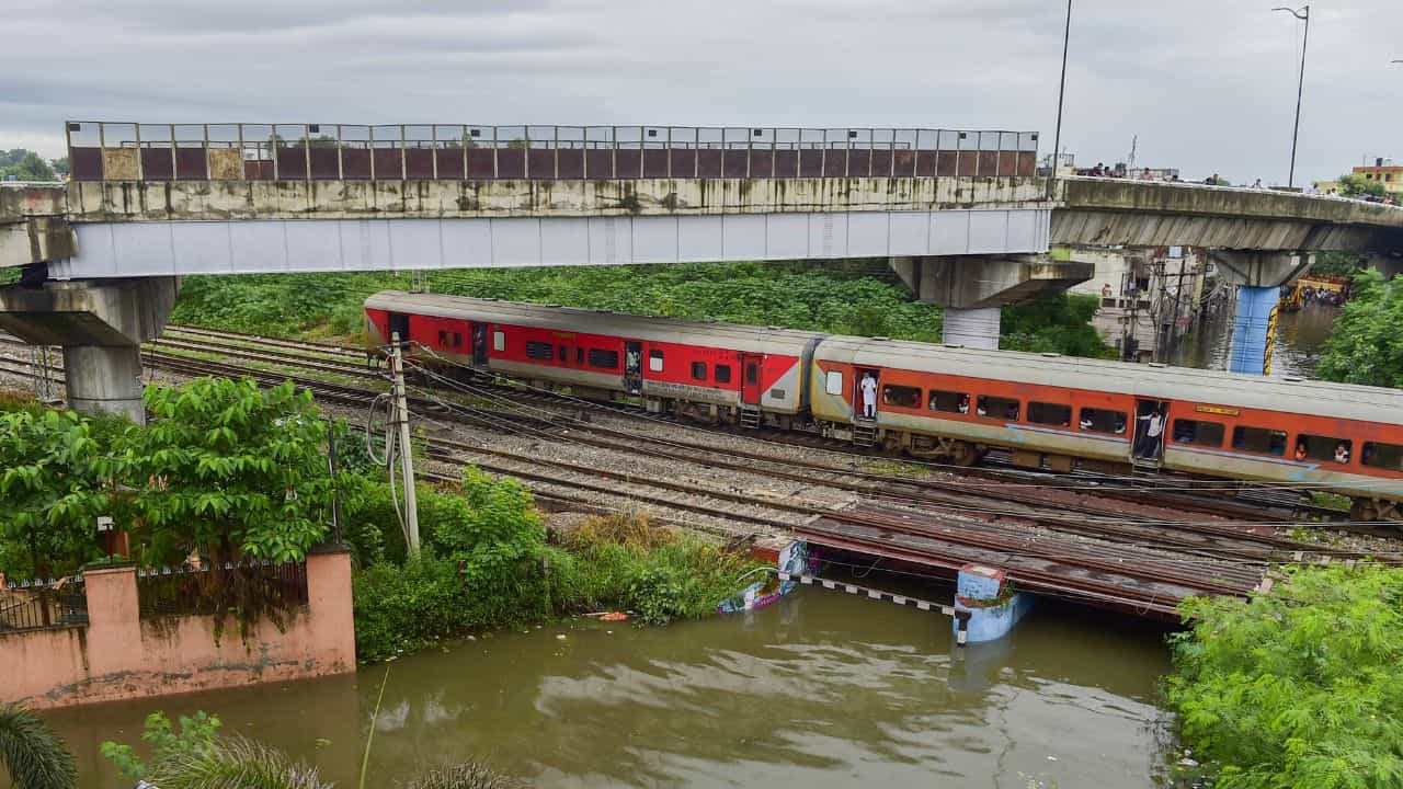 Train Traffic Control: മറക്കല്ലേ! കോട്ടയം പാതയിൽ നാളെ ഈ ട്രെയിനുകൾ ഓടില്ല; റദ്ദാക്കിയത് ഏതെല്ലാം