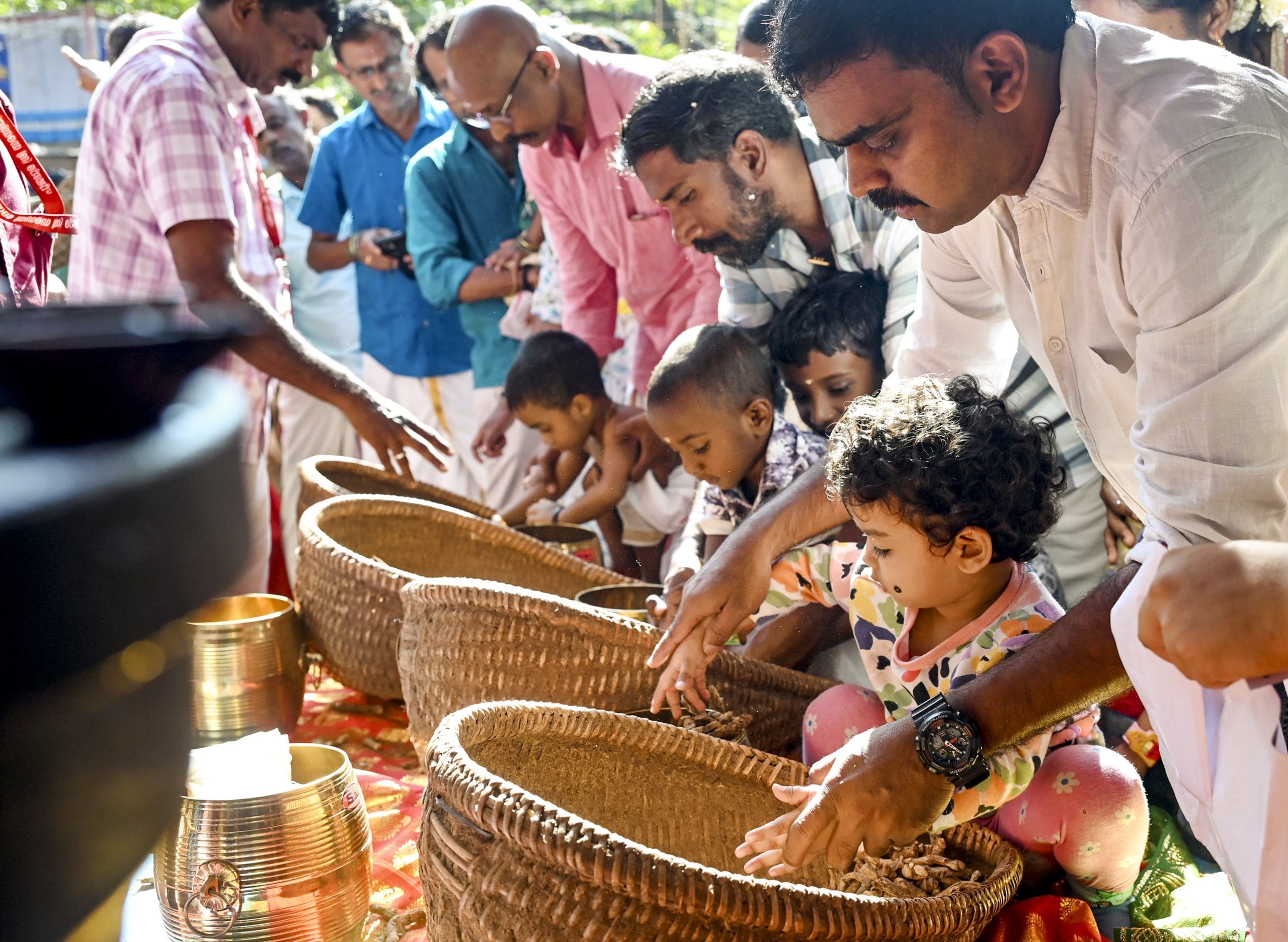 അറിവിൻ്റെ ലോകത്ത്‌ ഹരിശ്രീ കുറിക്കുന്ന എല്ലാ കുരുന്നുകൾക്കും വിജയദശമി ആശംസകൾ. (PTI Filed Images)