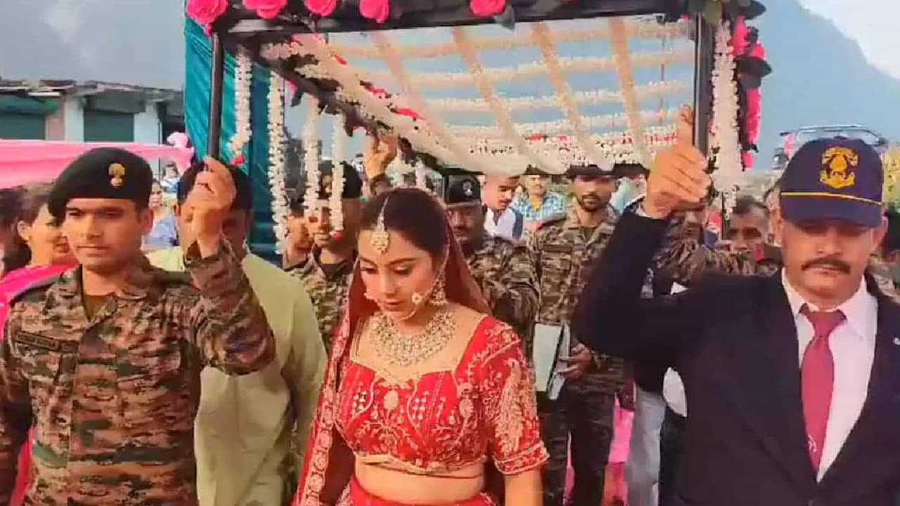 Viral News: വീരമൃത്യു വരിച്ച സഹോദരന്‍റെ സ്ഥാനത്ത് നിന്ന് കൈപിടിച്ച് സൈനികര്‍; ആരാധനയ്ക്ക് മനം പോലെ മാംഗല്യം