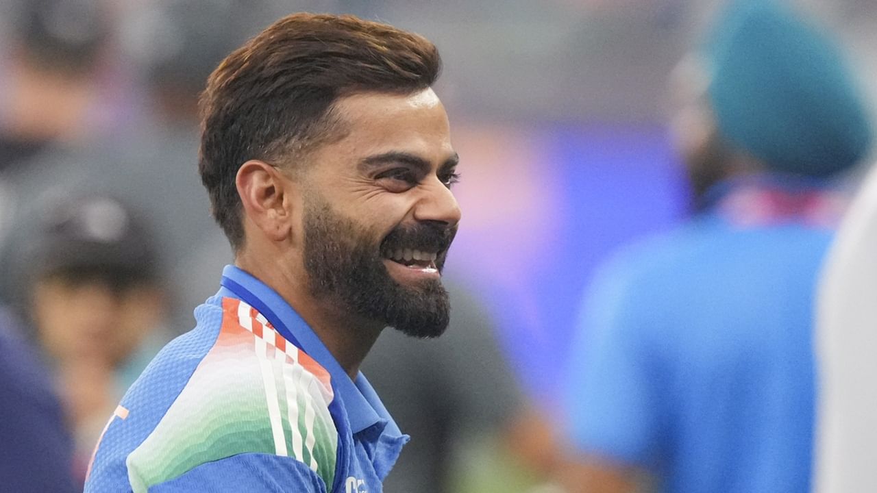 അതുകൊണ്ട് തന്നെ ഓസീസ് പര്യടനത്തോടെ രാജ്യാന്തര കരിയറിന് കോഹ്ലി തിരശീലയിടുമെന്നാണ് വിലയിരുത്തല്‍. നേരത്തെ ടി20, ടെസ്റ്റ് ഫോര്‍മാറ്റുകളില്‍ നിന്ന് താരം വിരമിച്ചിരുന്നു. എന്തായാലും, അഡലെയ്ഡില്‍ കോഹ്ലിയുടെ അവസാന മത്സരമാണിത് (Image Credits: PTI)