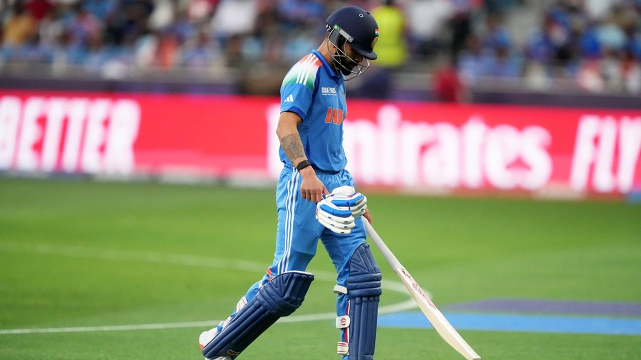 അഡലെയ്ഡ് കോഹ്ലിയുടെ ഭാഗ്യ ഗ്രൗണ്ടായിരുന്നു. ഇവിടെ എല്ലാ ഫോര്‍മാറ്റുകളിലുമായി താരം 975 റണ്‍സ് നേടിയിട്ടുണ്ട്. അഡലെയ്ഡില്‍ ഏറ്റവും കൂടുതല്‍ റണ്‍സ് നേടുന്ന ഓസ്‌ട്രേലിയക്കാരനല്ലാത്ത ക്രിക്കറ്ററും കോഹ്ലിയാണ് (Image Credits: PTI)