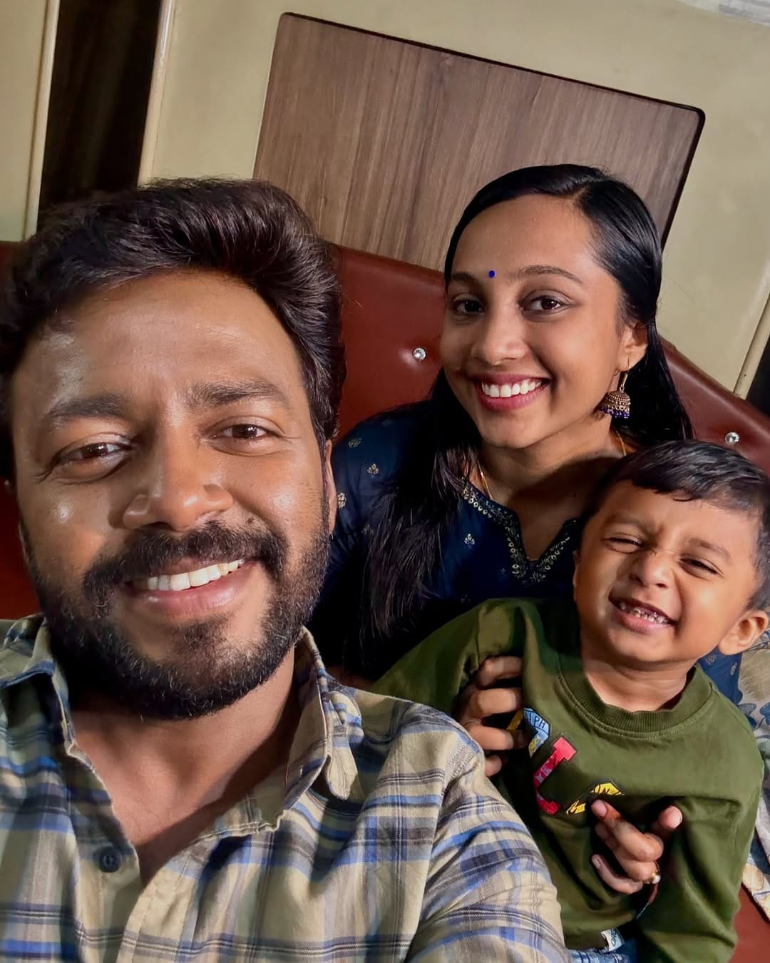  ഇതോടെ താരങ്ങൾ അടക്കം നിരവധി പേരാണ് താരത്തിനു  ആശംസകൾ അറിയിച്ച് എത്തുന്നത്.  ഐശ്വര്യയാണ് നടന്റെ ഭാര്യ.  ആദ്യ പ്രസവത്തിൽ ഇരുവർക്കും ഒരു ആൺകുഞ്ഞ് പിറന്നിരുന്നു. മാധവെന്നാണ് മകന്റെ പേര്. 
