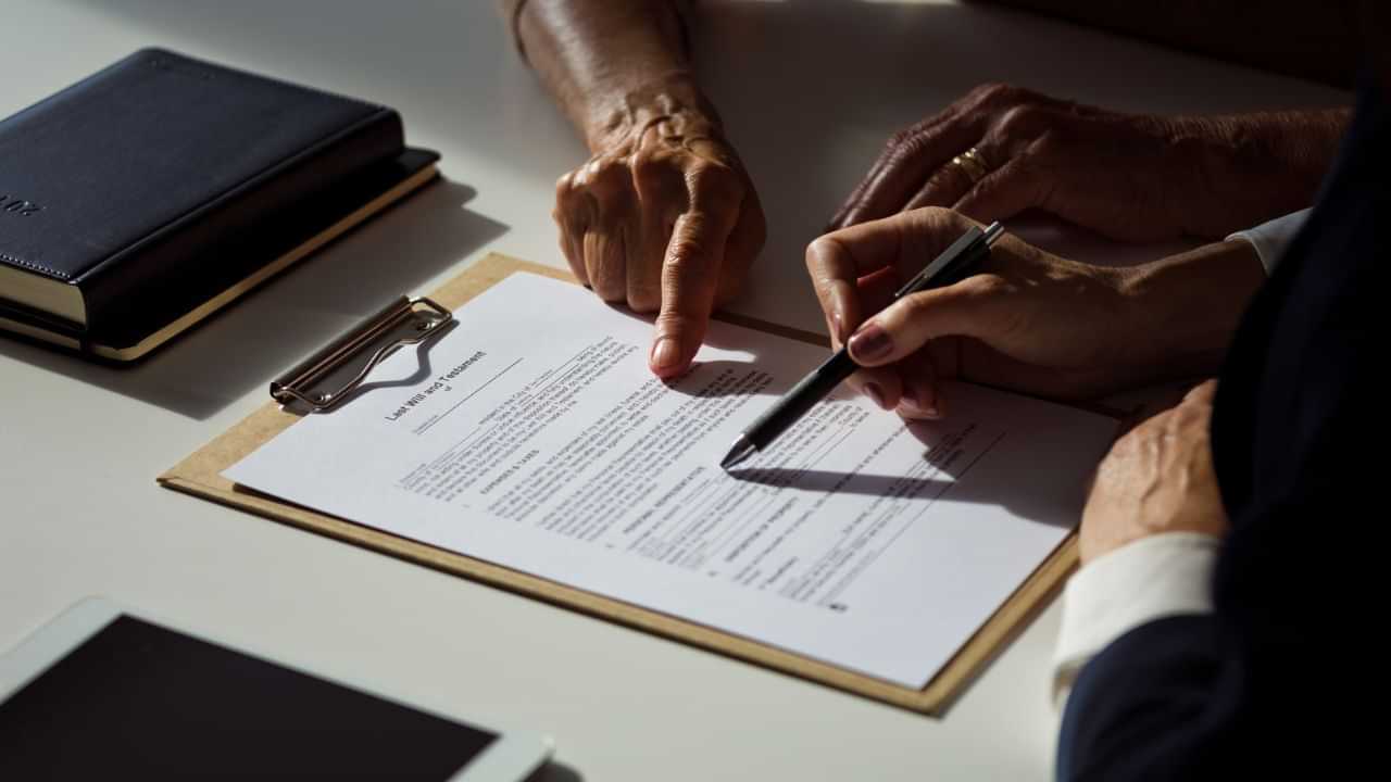 Will: കുട്ടികള് തമ്മില് അടി വേണോ? വേണ്ട, അതിനായി നല്ലൊരു വില്പത്രം തയാറാക്കാം Will: കുട്ടികള് തമ്മില് അടി വേണോ? വേണ്ട, അതിനായി നല്ലൊരു വില്പത്രം തയാറാക്കാം