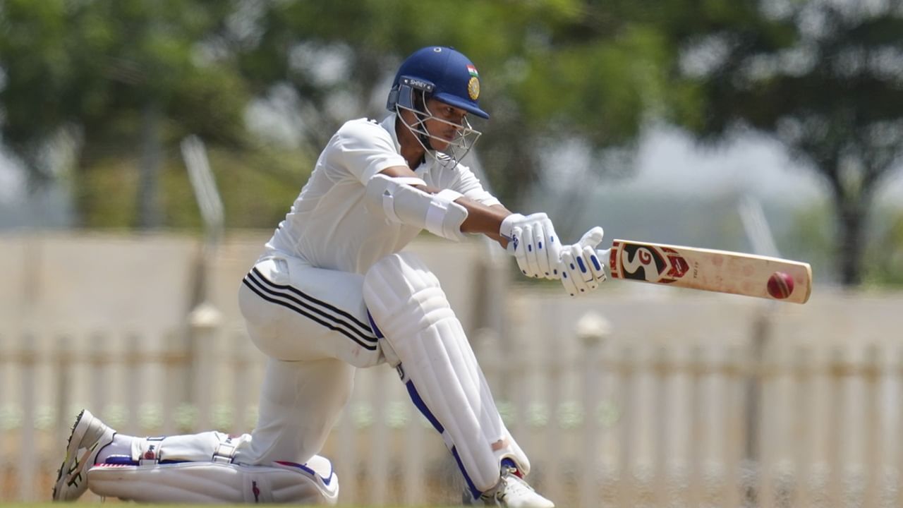 ഇപ്പോഴിതാ, തനിക്ക് ക്യാപ്റ്റനാകണമെന്ന ആഗ്രഹം വെളിപ്പെടുത്തിയിരിക്കുകയാണ് താരം. രാജ് ഷമാനി അവതരിപ്പിച്ച ഒരു പോഡ്കാസ്റ്റില്‍ സംസാരിക്കുന്നതിനിടെയാണ് ജയ്‌സ്വാള്‍ ആഗ്രഹം വെളിപ്പെടുത്തിയത്  (Image Credits: PTI)