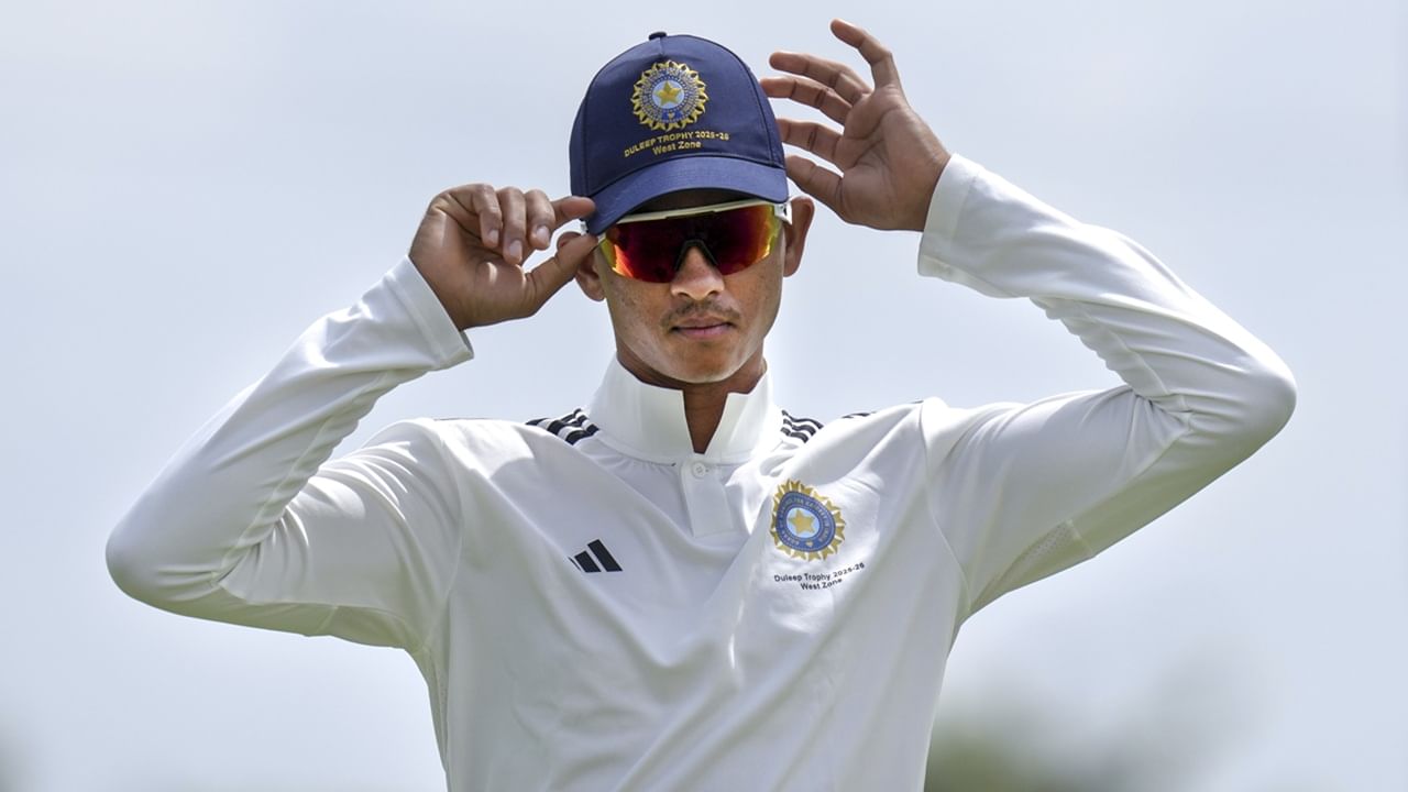 ''ഇപ്പോള്‍ ഫിറ്റ്‌നസിലാണ് ശ്രദ്ധ. കൂടുതല്‍ ഫിറ്റ്‌നസ് നേടാനും, കഴിവുകള്‍ മെച്ചപ്പെടുത്താനുമാണ് ശ്രമം. ലീഡറാകാന്‍ സ്വയം പരിശീലിക്കേണ്ടതുണ്ട്. ഒരു ദിവസം ക്യാപ്റ്റനാകണം''-ജയ്‌സ്വാള്‍ പറഞ്ഞു  (Image Credits: PTI)