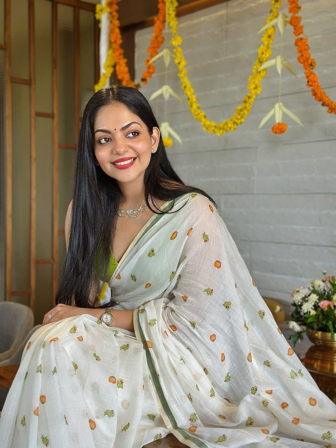 മലയാളികൾക്ക് ഏറെ സുപരിചിതയാണ് നടി അഹാന കൃഷ്ണ. സോഷ്യൽ മീഡിയയിൽ സജീവമായ താരം തന്റെ എല്ലാ വിശേഷങ്ങളും ആരാധകരുമായി പങ്കുവയ്ക്കാറുണ്ട്. ഇന്ന് താരത്തിന്റെ  30-ാം ജന്മദിനമാണ്. നിരവധി പേരാണ് താരത്തിന് ആശംസകളുമായി എത്തുന്നത്. (Image Credits:Instagram)