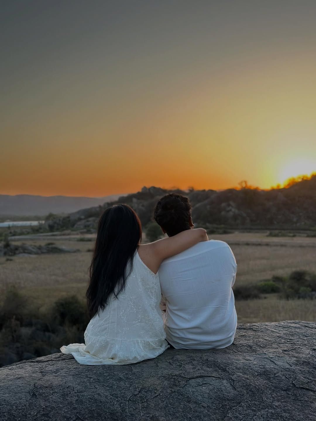 നന്ദി നിം' എന്ന് അഹാനയും കമന്റ് ചെയ്തു. നിരവധി പേർ നിമിഷിന്റെ ആശംസയ്ക്ക് താഴെ സ്നേഹം പ്രകടിപ്പിച്ച് എത്തി. അതേസമയം അഹാനയും നിമിഷ് രവിയും അടുത്ത സുഹൃത്തുക്കൾ എന്നതിലുപരി ഇരുവരും പ്രണയത്തിലാണെന്ന രീതിയിലുള്ള അഭ്യൂഹങ്ങൾ പ്രചരിക്കുന്നുണ്ട്.