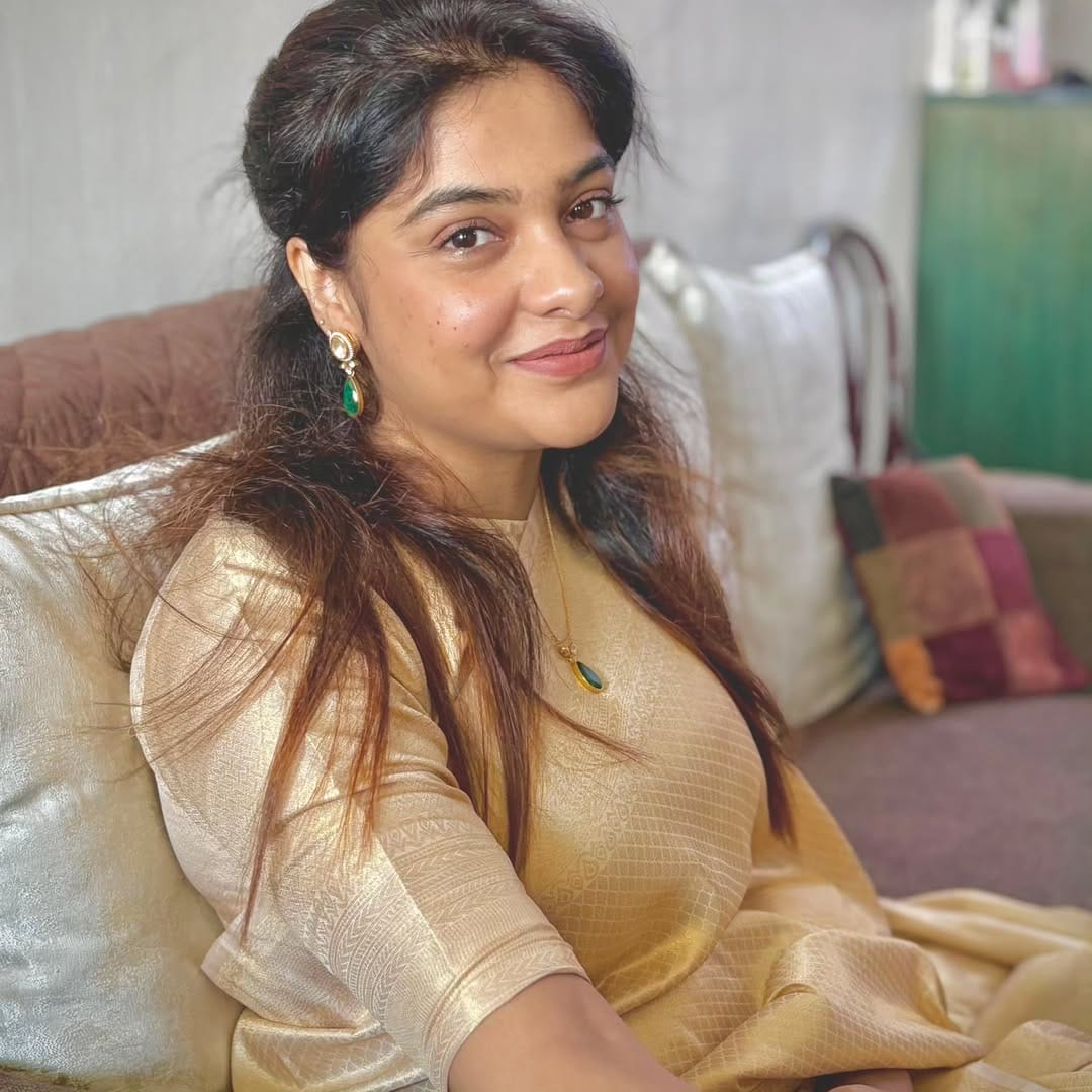 റിക്കും ഒരുപാട് കാര്യങ്ങള്‍ പറഞ്ഞിട്ടുണ്ട്. കൂടെയുണ്ടാകുമെന്ന്  പറഞ്ഞിട്ടുണ്ട്, അവന്റെ വാക്കുകളും പ്രവര്‍ത്തിയും മാച്ച് ആകുന്നതായിരുന്നു. അതാണ് അവനെ വ്യത്യസ്തനാക്കിയതെന്നും അര്‍ച്ചന പറയുന്നു. താനൊരു സ്‌പോയില്‍ ചൈല്‍ഡ് ആണെന്നായിരുന്നു പലരും പറഞ്ഞത്. താനും അത് വിശ്വസിച്ചിരുന്നു .തന്നെ വളരെ നന്നായാണ് ട്രീറ്റ് ചെയ്യുന്നത്. മുമ്പൊരിക്കലും തന്നെയാരും ഇങ്ങനെ ട്രീറ്റ് ചെയ്തിട്ടില്ലെന്നും താരം പറയുന്നു.
