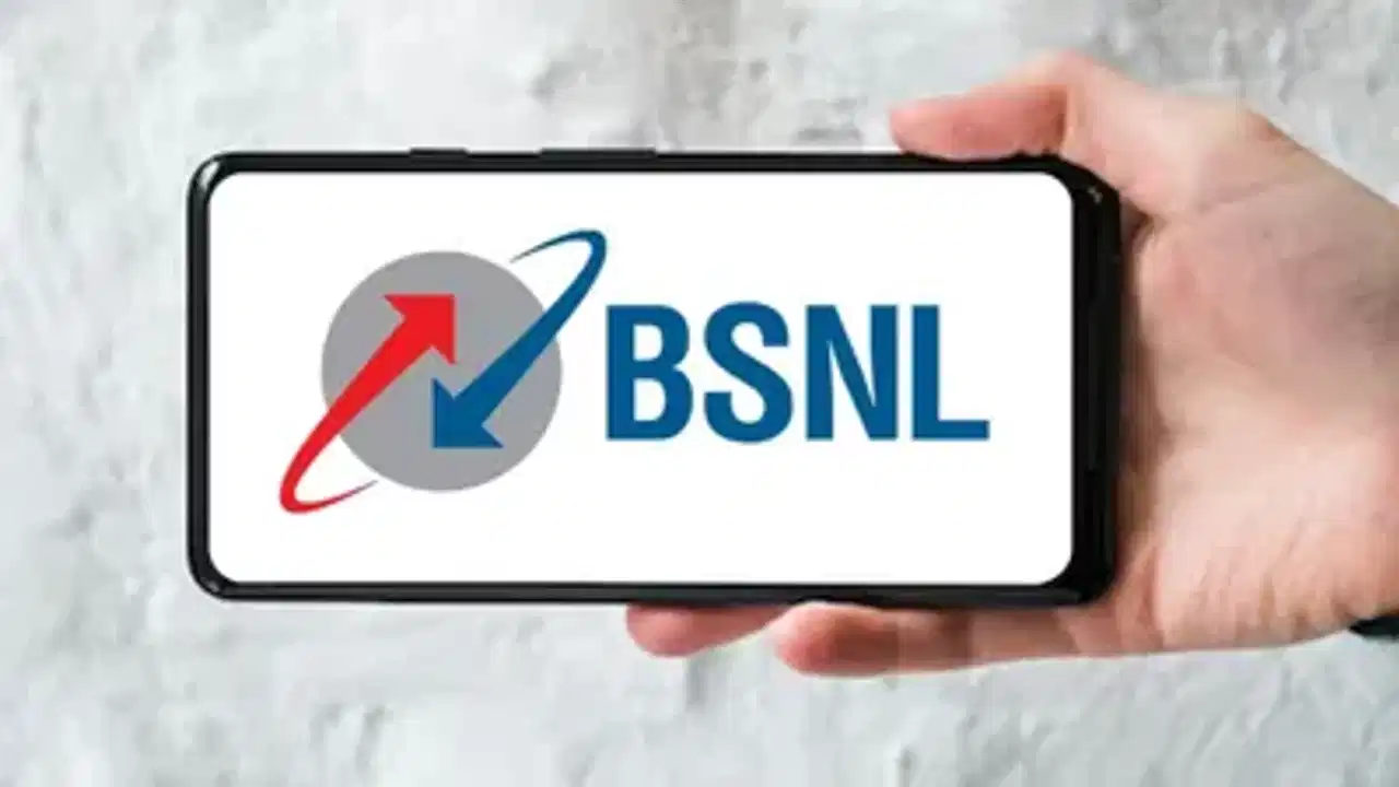 BSNL offer: മാസം 230 രൂപയ്ക്ക് അൺലിമിറ്റഡ് കോൾ, 2988-ന് 13 മാസം ഇന്റർനെറ്റ്, ബിഎസ്എൻഎല്ലിൻ്റെ കിടിലൻ ഓഫറുകൾ...