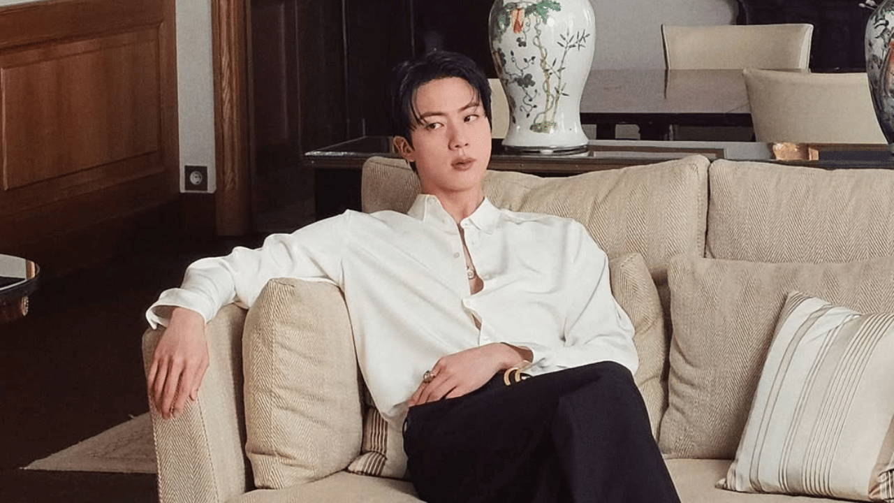 അതേസമയം, വില വർദ്ധിപ്പിച്ചതിന് പുറമെ, പല ഹോട്ടലുകളും മുമ്പ് കുറഞ്ഞ നിരക്കിൽ ബുക്ക് ചെയ്തിരുന്ന അതിഥികളുടെ ബുക്കിംഗുകൾ റദ്ദാക്കിയതായും പരാതിയുണ്ട്. ജിൻ-ന്റെ പരിപാടിയിൽ പങ്കെടുക്കാനായി ലോകത്തിൻ്റെ വിവിധ ഭാഗങ്ങളിൽ നിന്നും ആരാധകർ ഒഴുകിയെത്തുന്നതാണ് വിലക്കയറ്റത്തിന് കാരണം. (Image Credit: Instagram)