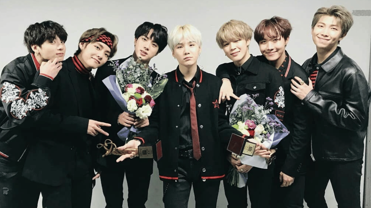 അഭ്യൂഹങ്ങൾ ശക്തമായതോടെ, ആരാധകർ ഔദ്യോഗിക സ്ഥിരീകരണത്തിനായി കാത്തിരിക്കുകയാണ്. ഹൈബ്, ബിഗ് ഹിറ്റ് മ്യൂസിക് എന്നിവരുടെ ഔദ്യോഗിക അറിയിപ്പാണ് ഇനി നിർണായകം. (Image Credit: Instagram)