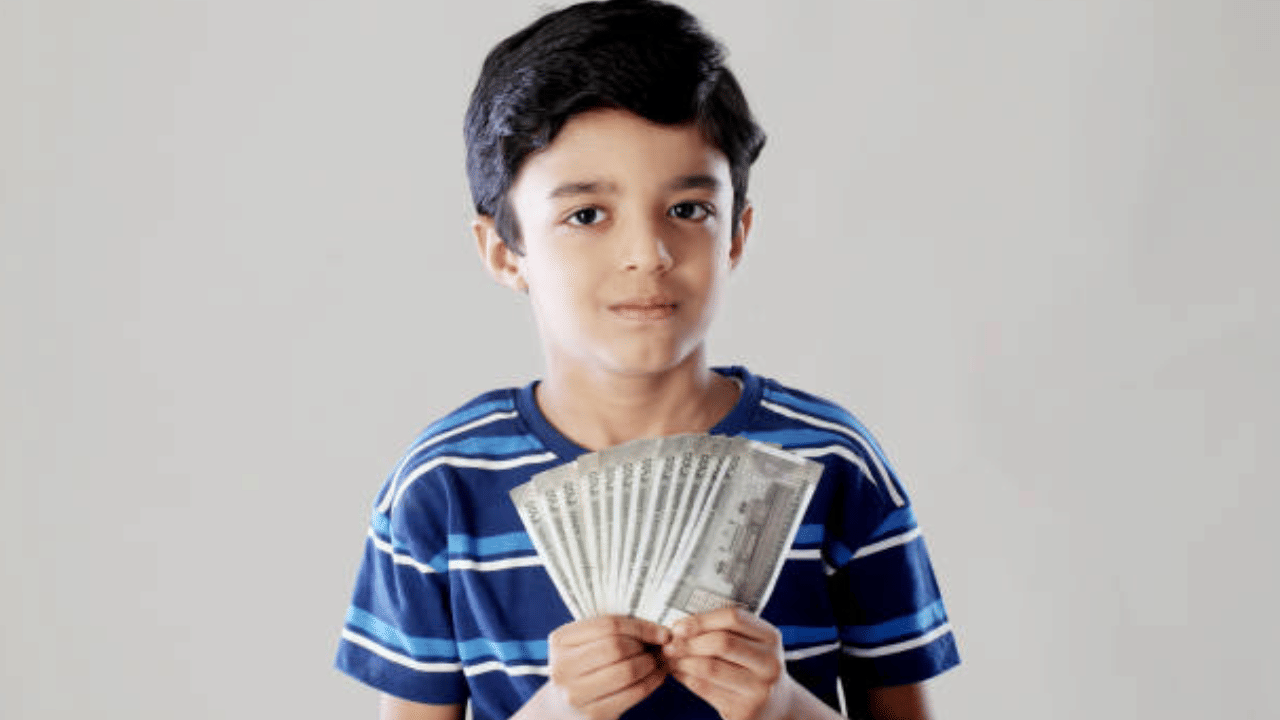 Tax Rules: പ്രായപൂർത്തിയാകാത്ത കുട്ടിയുടെ വരുമാനത്തിന് നികുതി അടയ്ക്കേണ്ടത് ആര്, എങ്ങനെ? Tax Rules: പ്രായപൂർത്തിയാകാത്ത കുട്ടിയുടെ വരുമാനത്തിന് നികുതി അടയ്ക്കേണ്ടത് ആര്, എങ്ങനെ?