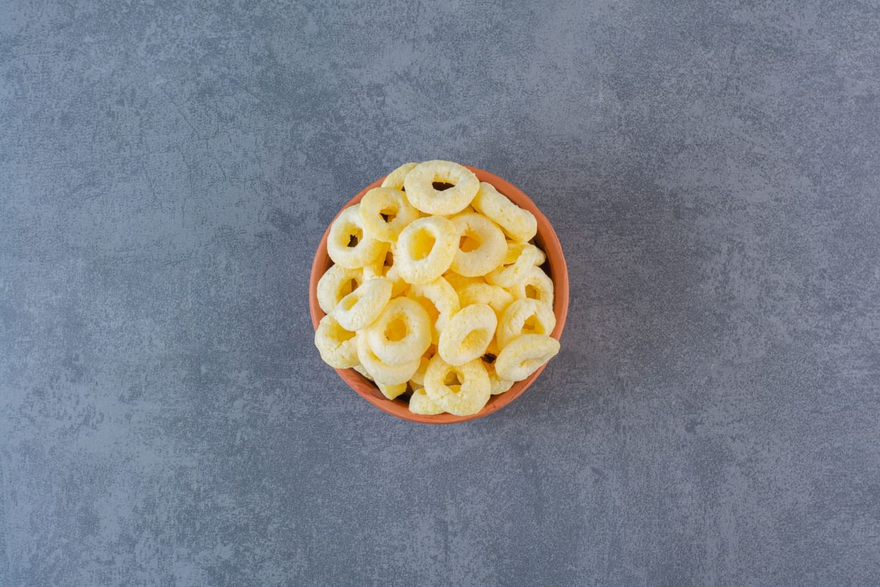 അതുപോലെ തന്നെ ആന്റിഓക്സിഡന്റ്, ആന്റി-ഇൻഫ്ലമേറ്ററി, കരൾ സംരക്ഷണത്തിന് ആവശ്യമായ ഗുണങ്ങൾക്ക് എന്നിവയ്ക്ക് പേരുകേട്ട പൈപ്പറിൻ ഉത്പാദിപ്പിക്കാൻ കുരുമുളക് സഹായിക്കുന്നു. ഇവ ഒരുമിച്ച് കഴിച്ചാൽ വളരെയധികം ഗുണങ്ങളാണ് ലഭിക്കുന്നത്. കരളിലെ വിഷാംശം ഇല്ലാതാക്കാനും വയറു വീർക്കുന്നത് ഒഴിവാക്കാനും വളരെ നല്ലൊരു പരിഹാരമാണിത്. (Image Credits: Freepix)