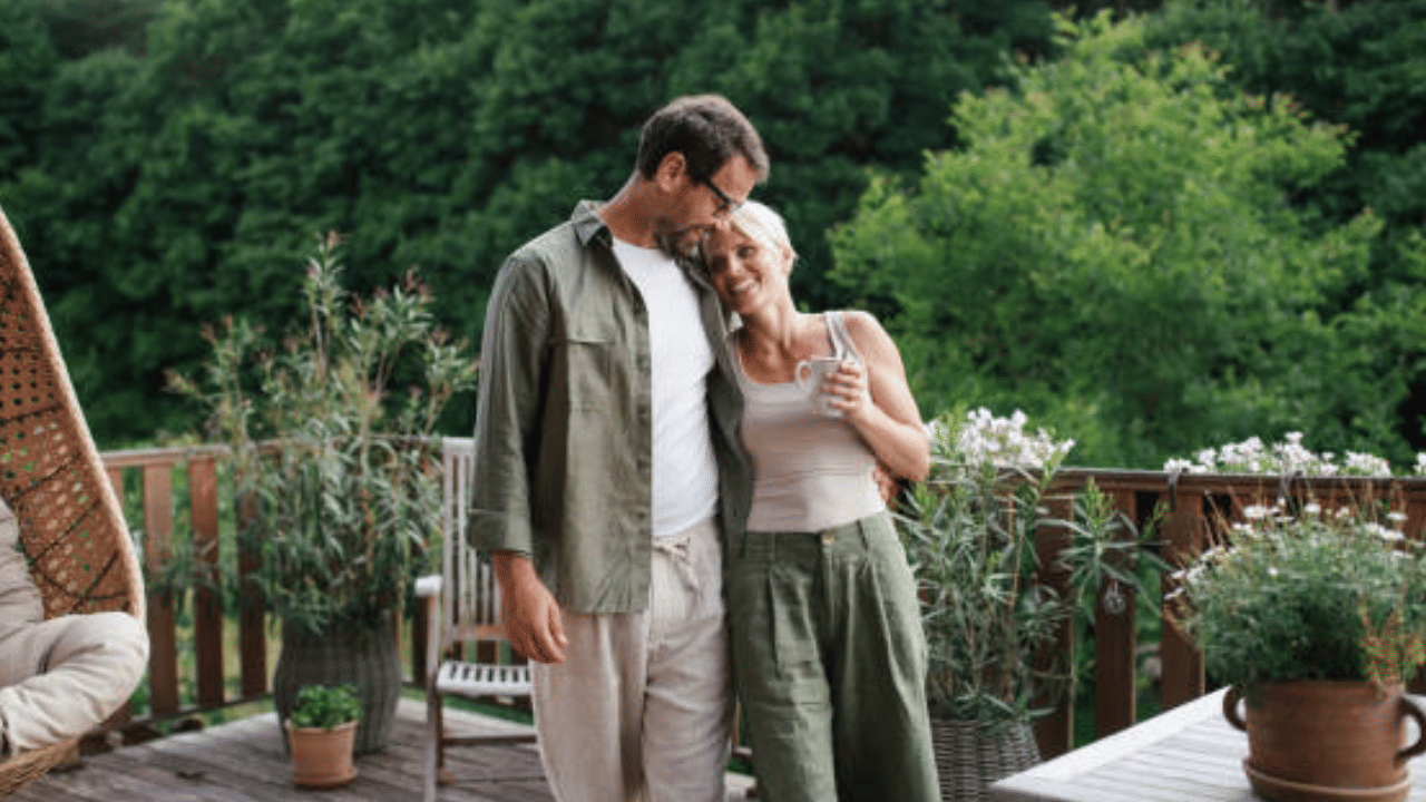 ഒരു നല്ല ഭാര്യ വീട്ടിൽ ഒരു പോസിറ്റീവ് അന്തരീക്ഷം നിലനിർത്തുന്നു. പ്രശ്നങ്ങൾക്ക് പരിഹാരം വിവേകത്തോടെ കണ്ടെത്തുന്നു. ഇതിലൂടെ കുടുംബബന്ധം മനോഹരമായി കൊണ്ടുപോകാൻ സാധിക്കുമെന്നും ചാണക്യൻ പറയുന്നു. (Image Credit: Getty Images)