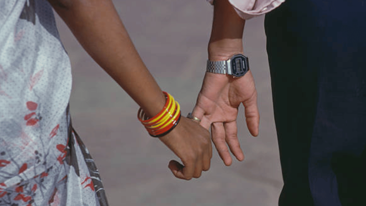 ഒരു നല്ല ഭാര്യ, വിദ്യാസമ്പന്നയും കാര്യക്ഷമയുമാണെങ്കിൽ ഭർത്താവിനും, കുട്ടികൾ‌ക്കും  ജീവിതത്തിൽ വിജയിക്കാൻ സാധിക്കും. വിദ്യാസമ്പന്നയായ ഭാര്യയോടൊപ്പം ഒരു കുടുംബത്തിൽ ജീവിക്കുന്നത് ഗൃഹനാഥന് ആത്മവിശ്വാസം നൽകുന്നു. (Image Credit: Getty Images)