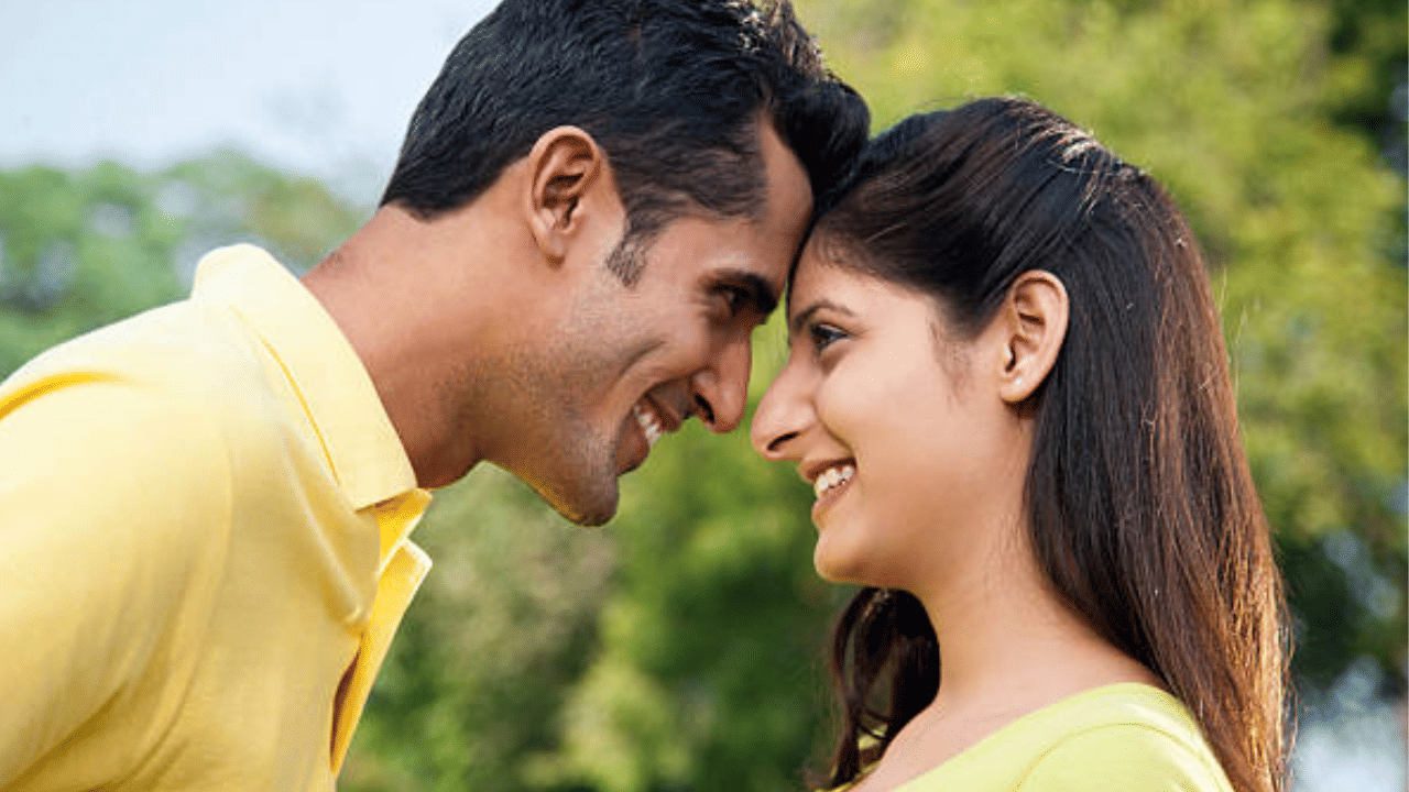 ഒരു നല്ല ഭാര്യ വീട്ടുചെലവുകൾ ശരിയായ രീതിയിൽ കൈകാര്യം ചെയ്യുകയും പണം ലാഭിക്കുകയും ചെയ്യുമെന്ന് ചാണക്യൻ പറയുന്നു. അതുവഴി കുടുംബത്തിൽ അധിക സാമ്പത്തിക പ്രതിസന്ധി ഒഴിവാക്കാൻ സാധിക്കുന്നു. (Image Credit: Getty Images)