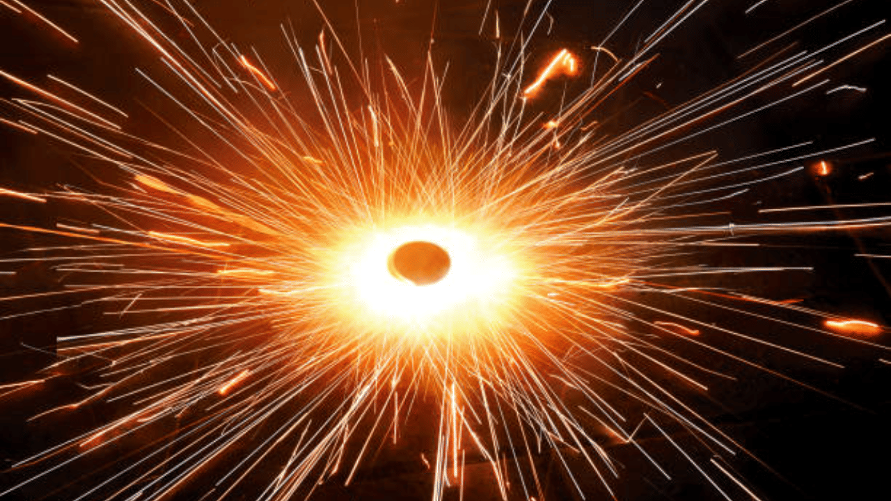 Diwali 2025 crackers : ദീപാവലിയാണ് പടക്കം പൊട്ടിക്കും… പക്ഷെ ഇതൊക്കെ ശ്രദ്ധിക്കണേ…. നിർദ്ദേശവുമായി പോലീസ്