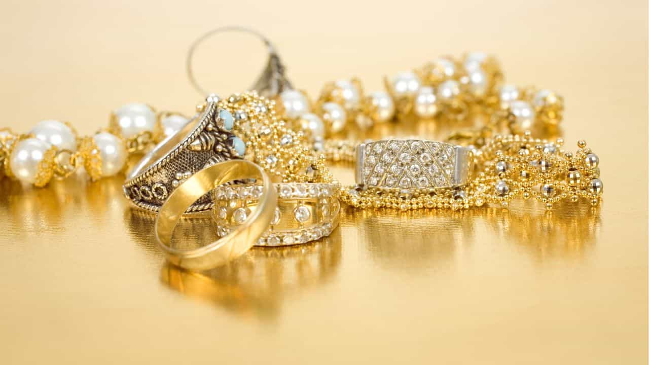 Gold Rate: 10 ഗ്രാം സ്വര്‍ണത്തിന് 1,24,000 രൂപയായി; ഇങ്ങനെ പോയാല്‍ പലതും സംഭവിക്കും