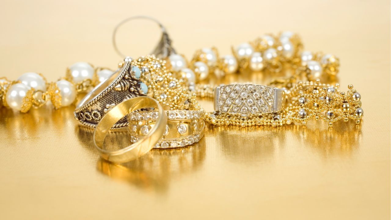 Gold Rate: 10 ഗ്രാം സ്വര്‍ണത്തിന് 1,24,000 രൂപയായി; ഇങ്ങനെ പോയാല്‍ പലതും സംഭവിക്കും