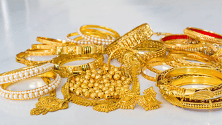 12th Pay Commission: തെരഞ്ഞെടുപ്പിന് മുമ്പ് ശമ്പള പരിഷ്‌കരണം; 12ാം ശമ്പളക്കമ്മീഷന്‍ വരുന്നോ?