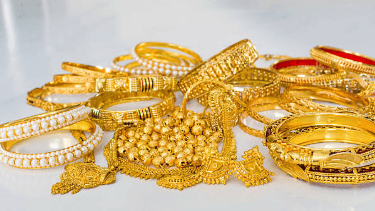 ഗൃഹോപകരണങ്ങൾക്കൊപ്പം സ്വർണാഭരണങ്ങൾക്ക് ഇൻഷുറൻസ് സംരക്ഷണം നൽകുന്ന പോളിസികളിൽ ഒരു ലക്ഷം രൂപയുടെ സം അഷ്വർഡിന് 300 മുതൽ 500 രൂപവരെയാണ് ഏകദേശ പ്രീമിയം നിരക്ക്. (Image Credit: Getty Images)