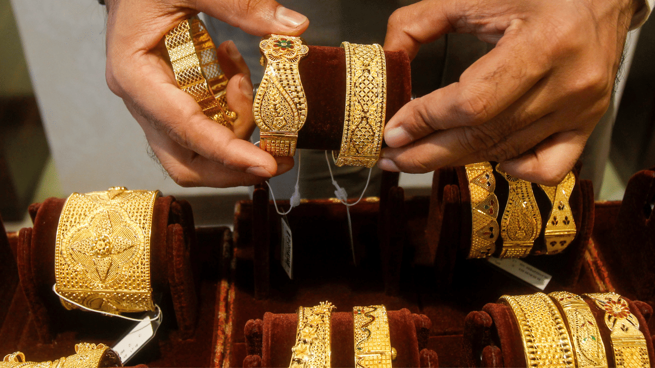 Gold Rate: സ്വർണം വീണ്ടും പണി തരോ? ചെറുതായൊന്ന് കൂടിയിട്ടുണ്ടേ, ഒരു പവന് ഇത്രയും രൂപ...