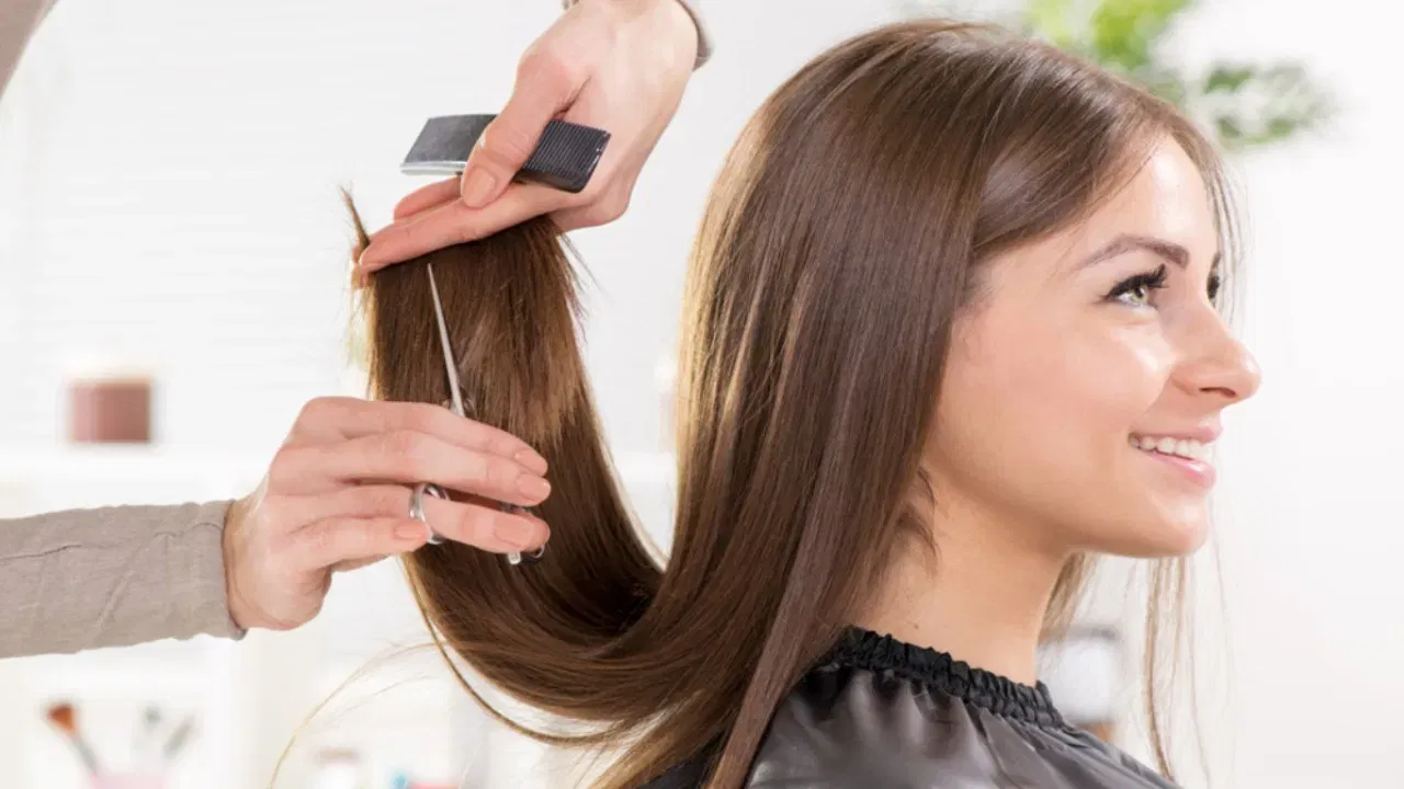 Odisha’s Kesha Rani: കാൻസർ വന്നു മുടിപൊഴിഞ്ഞവർക്ക് വേണ്ടി ഇതാ ഇവിടെയുണ്ട് ഒരാൾ… മാതൃകയായി ഹരപ്രിയ