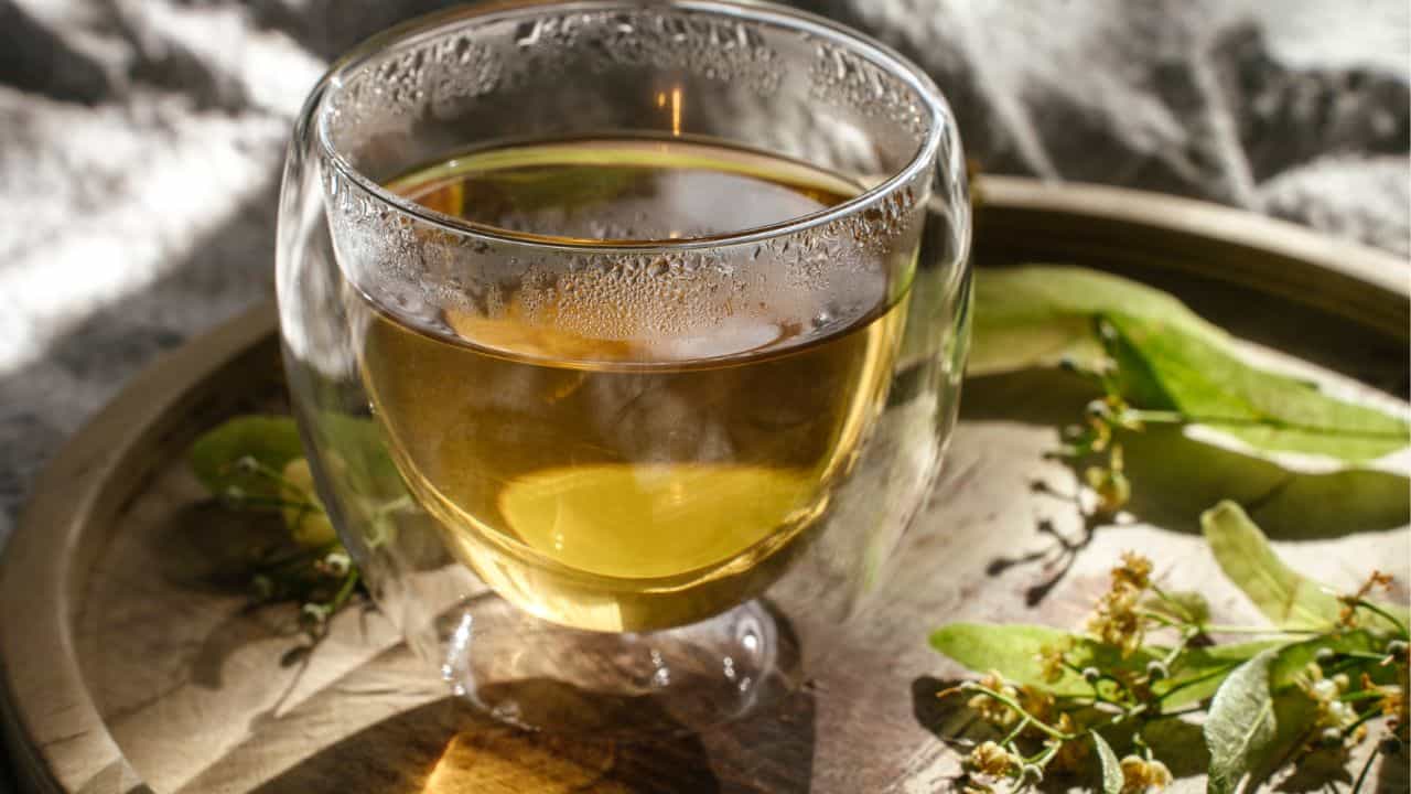 Herbal Teas: കാലാവസ്ഥ മാറുന്നു... ആരോ​ഗ്യം ശ്രദ്ധിക്കണേ; രോ​ഗങ്ങളെ അകറ്റാം ചായയിലൂടെ