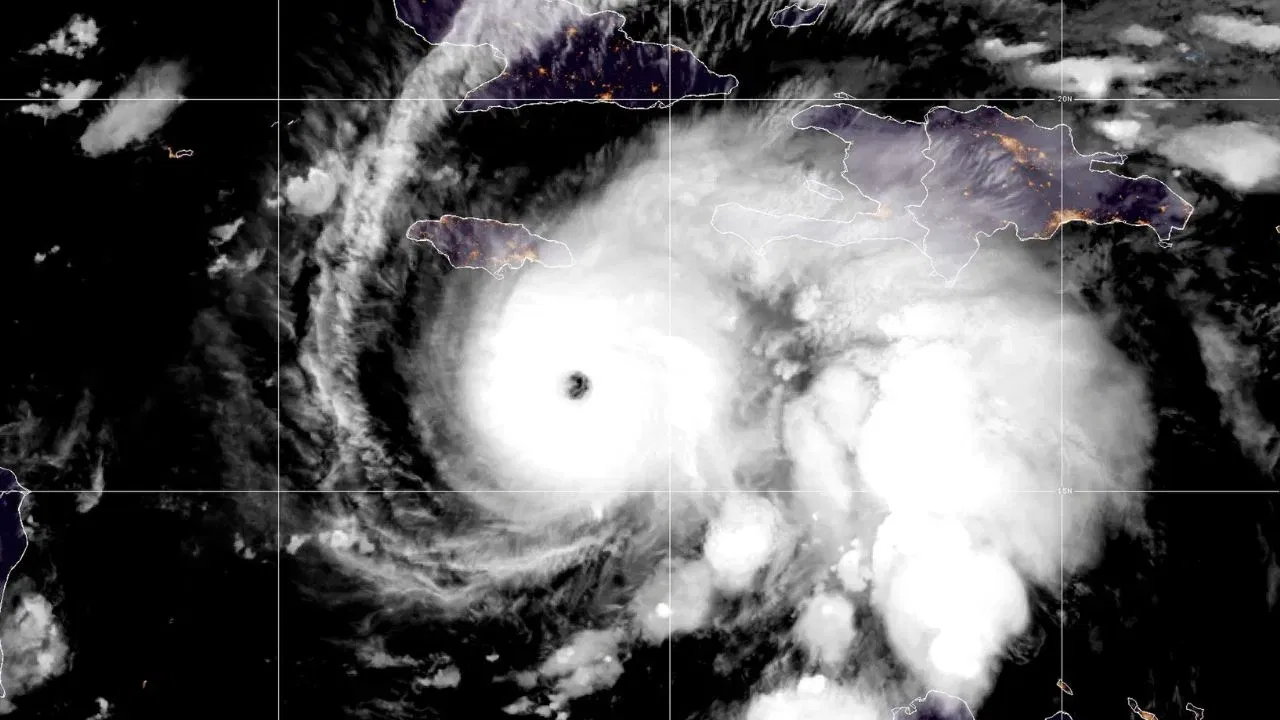 Hurricane Melissa: വൻ ദുരന്തം വിതയ്ക്കാനൊരുങ്ങി മെലീസ, ലോകം കണ്ട ഏറ്റവും വലിയ ചുഴലിക്കാറ്റ് ജമൈക്കയിലേക്ക്