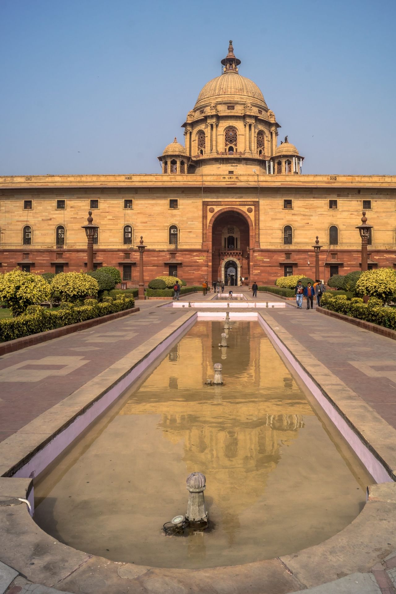 ഇതിനിടെയിൽ മറ്റൊരു നേട്ടം കൂടി സ്വന്തമാക്കിയിരിക്കുയാണ് കാന്താര.  ചിത്രം രാഷ്ട്രപതി ഭവനിൽ പ്രത്യേകപ്രദര്‍ശനം നടത്തുമെന്നാണ് വിവരം.ചിത്രത്തിന്റെ അണിയറപ്രവർത്തകർക്ക് അഭിമാനകരമായ നിമിഷമാണ് ഇത്. ഇന്നലെയായിരുന്നു ചിത്രത്തിന്റെ പ്രത്യേക പ്രദർശനം രാഷ്ട്രപതി ഭവനിൽ നടന്നത്.