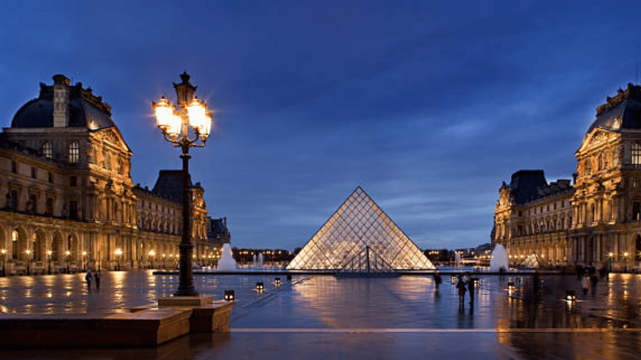 Paris Louvre Museum: ആഭരണങ്ങൾ കൊള്ളയടിക്കപ്പെട്ടു; പാരീസിലെ ലൂവ്രേ മ്യൂസിയം അടച്ചുപൂട്ടി Paris Louvre Museum: ആഭരണങ്ങൾ കൊള്ളയടിക്കപ്പെട്ടു; പാരീസിലെ ലൂവ്രേ മ്യൂസിയം അടച്ചുപൂട്ടി