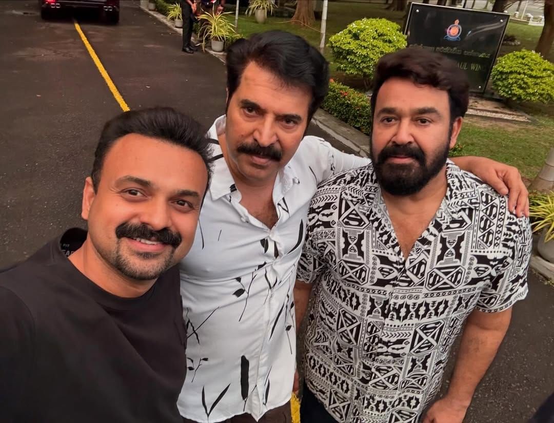 ഈ മാസം ആദ്യമാണ് മമ്മൂട്ടി അഭിനയത്തിലേക്ക് വീണ്ടും മടങ്ങിയെത്തിയത്. മഹേഷ് നാരായണൻ സംവിധാനംചെയ്യുന്ന പാട്രിയറ്റിന്റെ ഷൂട്ടിങ്ങിന്റെ തിരക്കിലാണ് താരം ഇപ്പോൾ. ചിത്രത്തിൽ 17 വർഷത്തിനുശേഷം മോഹൻലാലും മമ്മൂട്ടിയും ഒരുമിച്ചഭിനയിക്കുന്നു എന്ന പ്രത്യേകതയും പാട്രിയറ്റിനുണ്ട്.