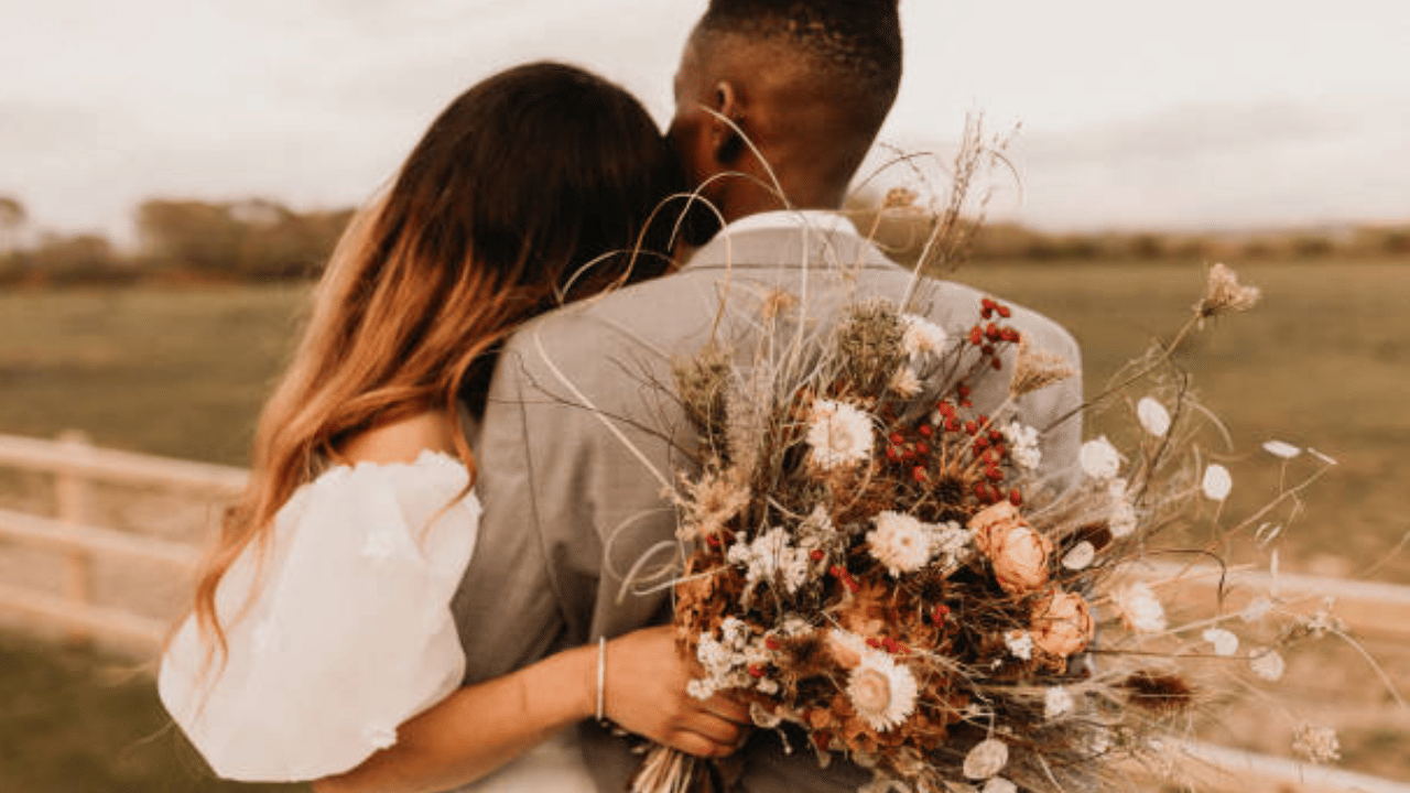 ലോകത്തിലെ ഏറ്റവും മികച്ച പണ്ഡിതന്മാരിൽ ഒരാളും തത്വചിന്തകനും നയന്ത്രജ്ഞനുമായിരുന്നു ആചാര്യനായ ചാണക്യൻ. വിവാഹജീവിതം വിജയിക്കുമോ, പരാജയപ്പെടുമോ എന്ന് തീരുമാനിക്കുന്ന ചില കാര്യങ്ങളെ കുറിച്ച് അദ്ദേ​ഹം തന്റെ ചാണക്യനീതിയിൽ പറയുന്നുണ്ട്. (​Image Credit: Getty Images)