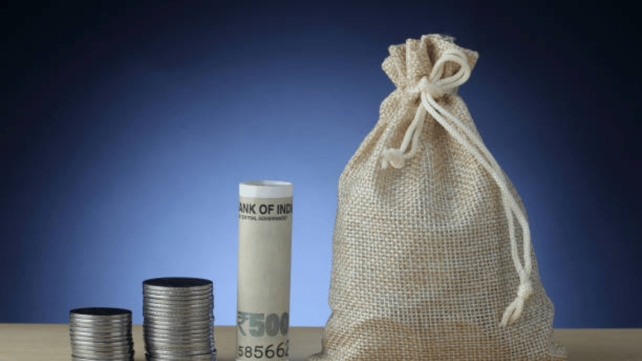 അധാർമിക മാർഗങ്ങളിലൂടെ സമ്പാദിക്കുന്ന സമ്പത്ത് ഒരിക്കലും ശാശ്വതമായി നിലനിൽക്കില്ല. അതായത്, നിങ്ങൾ നിയമങ്ങൾ ലംഘിച്ച് വളഞ്ഞ മാർഗങ്ങളിലൂടെ പണം സമ്പാദിച്ചാൽ, അത് നിങ്ങളെ ദാരിദ്ര്യത്തിലേക്ക് നയിക്കും. (Image Credit: Getty Images)