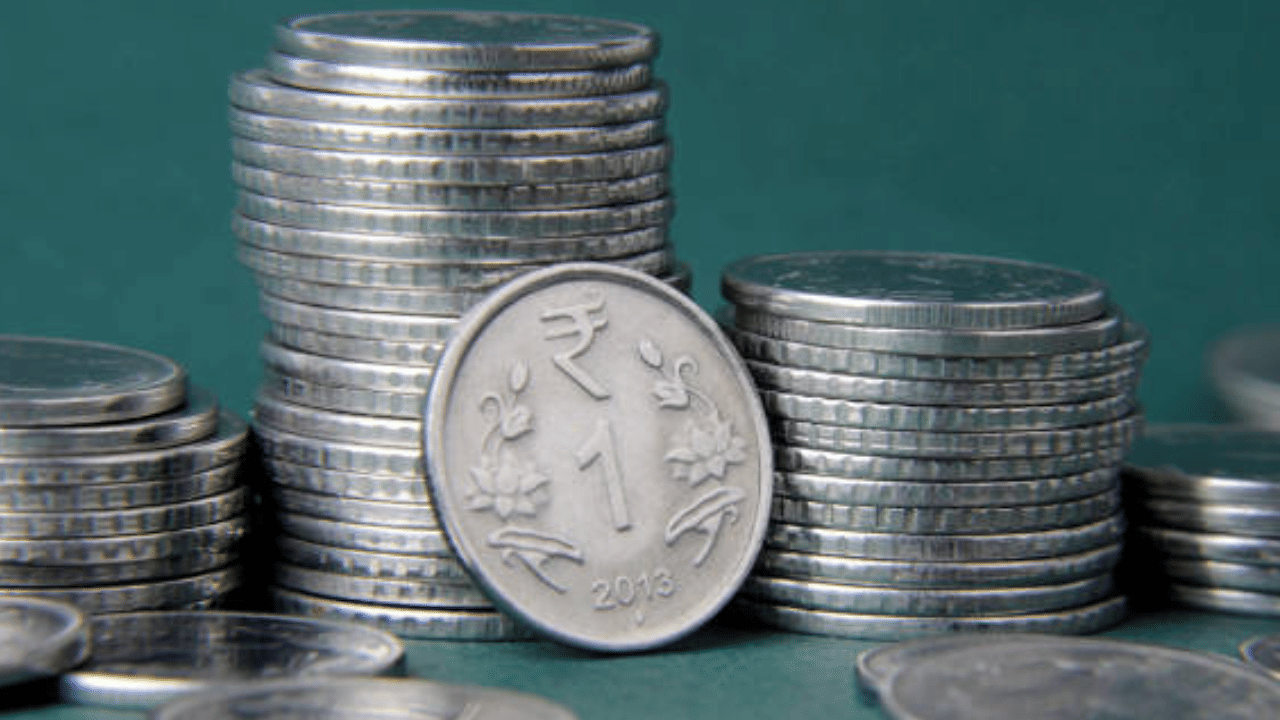 നിങ്ങൾ ആരെയെങ്കിലും വഞ്ചനയിലൂടെ പണമോ സമ്പത്തോ സമ്പാദിച്ചാൽ, അത്തരം സമ്പത്ത് പോലും നിങ്ങൾക്ക് അഭിവൃദ്ധി നൽകില്ല. മറ്റുള്ളവരെ വേദനിപ്പിച്ചും ബുദ്ധിമുട്ടിച്ചും സമ്പാദിച്ച പണം മാനസിക വേദനയ്ക്ക് കാരണമാകുമെന്ന് മാത്രമല്ല, വഞ്ചന ലോകം അറിഞ്ഞാൽ നിങ്ങളുടെ ബഹുമാനവും പ്രശസ്തിയും നഷ്ടമാകും. (Image Credit: Getty Images)