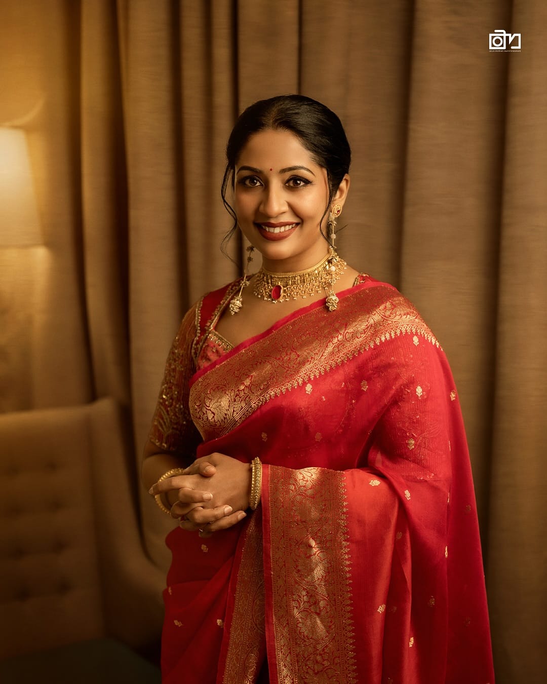 ഈ അമ്മാമ്മയെ ആരും മറക്കാൻ സാധ്യതയില്ലെന്ന് പറഞ്ഞാണ് നവ്യ വീഡിയോ പങ്കുവച്ചത്.  അവർ മരിച്ചുവെന്നം ഒരിക്കൽ കൂടി തന്നെ കാണണമെന്ന അവരുടെ ആ​ഗ്രഹം സാധിച്ച് കൊടുക്കാൻ സാധിച്ചുവെന്നും നവ്യ കുറിപ്പിൽ പറയുന്നുണ്ട്.