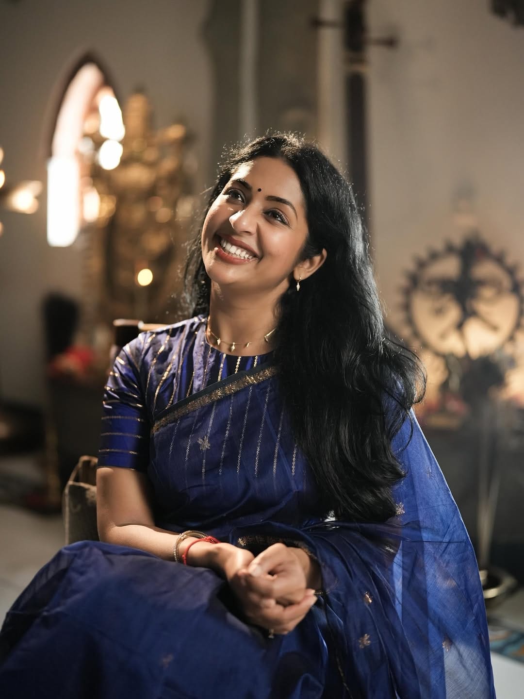 മാസങ്ങൾ‌ക്ക് ശേഷം  ആ മുത്തശ്ശി അന്തരിച്ച വിവരം പങ്കുവച്ചാണ് നവ്യ നായർ എത്തിയത്. മുത്തശ്ശിയുടെ ആഗ്രഹപ്രകാരം അവരെ വീണ്ടും നവ്യ കണ്ടിരുന്നു. അന്ന് വേദിയിൽ ഓടിയെത്തിയ വീഡിയോയും വീണ്ടും കണ്ടപ്പോഴുള്ള ചിത്രങ്ങളും പങ്കുവച്ച് കൊണ്ടാണ് താരം ആദരാഞ്ജലി നേർന്നത്.