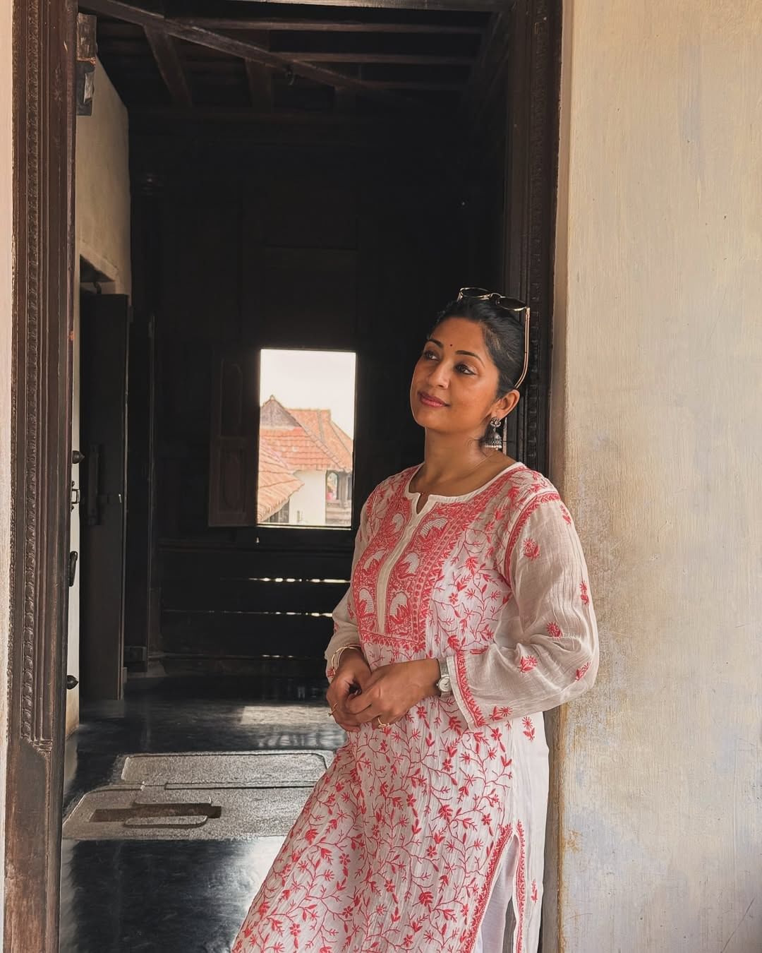 എന്നാൽ  എവിടെയാണ് തെറ്റിപ്പോകുന്നത്, എവിടെയാണ് പ്രശ്നം എന്ന് നമ്മൾ ഇരുന്ന് ആലോചിക്കണമെന്നാണ് നടി പറയുന്നത്. ചിലപ്പോൾ ആ ആലോചന വർഷങ്ങൾ എടുക്കും. ഞാൻ ഒരുപാട് വർഷങ്ങളെടുത്ത് ആലോചിച്ചു.