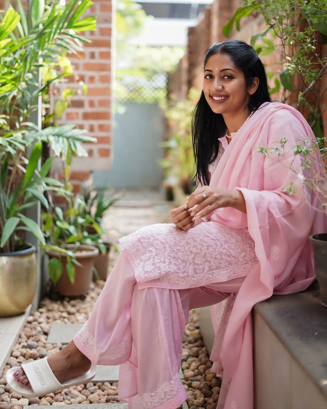 അങ്ങനെ ചില ആലോചനകളിലാണ് ചില കണ്ടെത്തലുകൾ ജീവിതത്തിലുണ്ടാകുന്നത്. അത് ശരിയാണോ എന്ന് തനിക്ക് അറിയില്ല. അപ്പോൾ ത്യാ​ഗം, ശരി, തെറ്റുകൾ തുടങ്ങിയ കാര്യങ്ങളിൽ തനിക്കുള്ള അഭിപ്രായം മാറിയെന്നും നവ്യ നായർ പറയുന്നു.